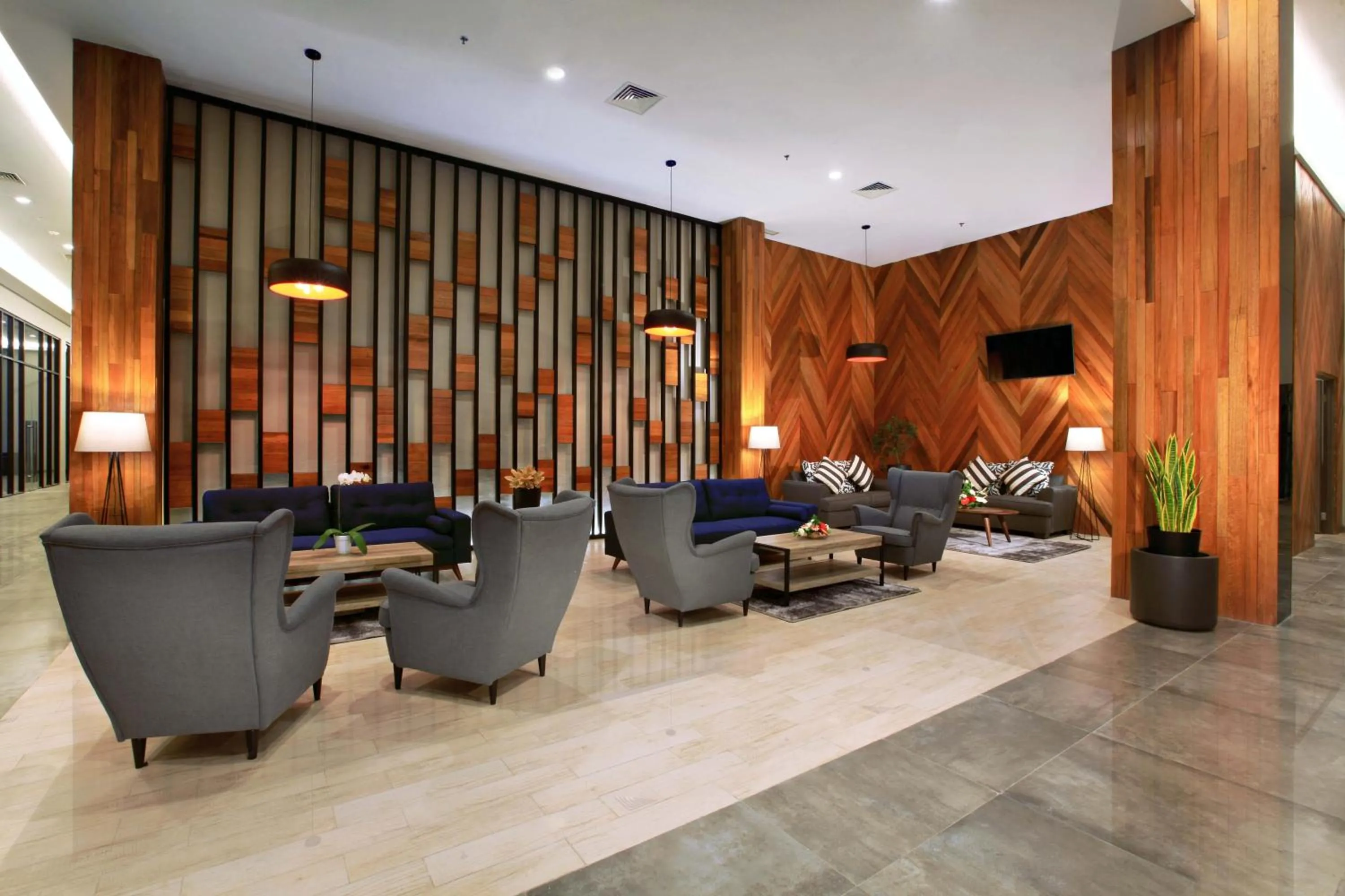 Communal lounge/ TV room in Harper Purwakarta by ASTON