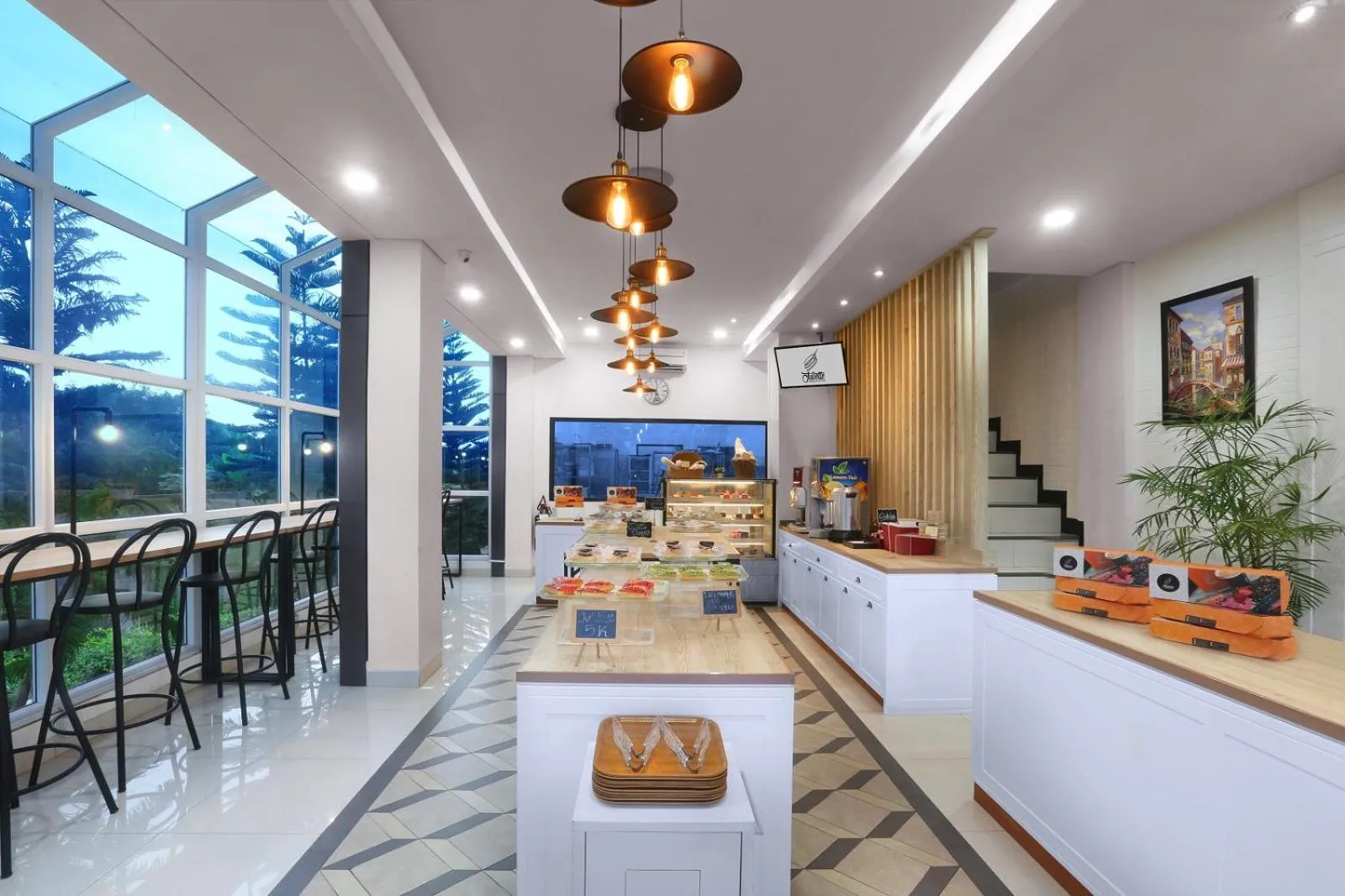 Food and drinks in Harper Purwakarta by ASTON