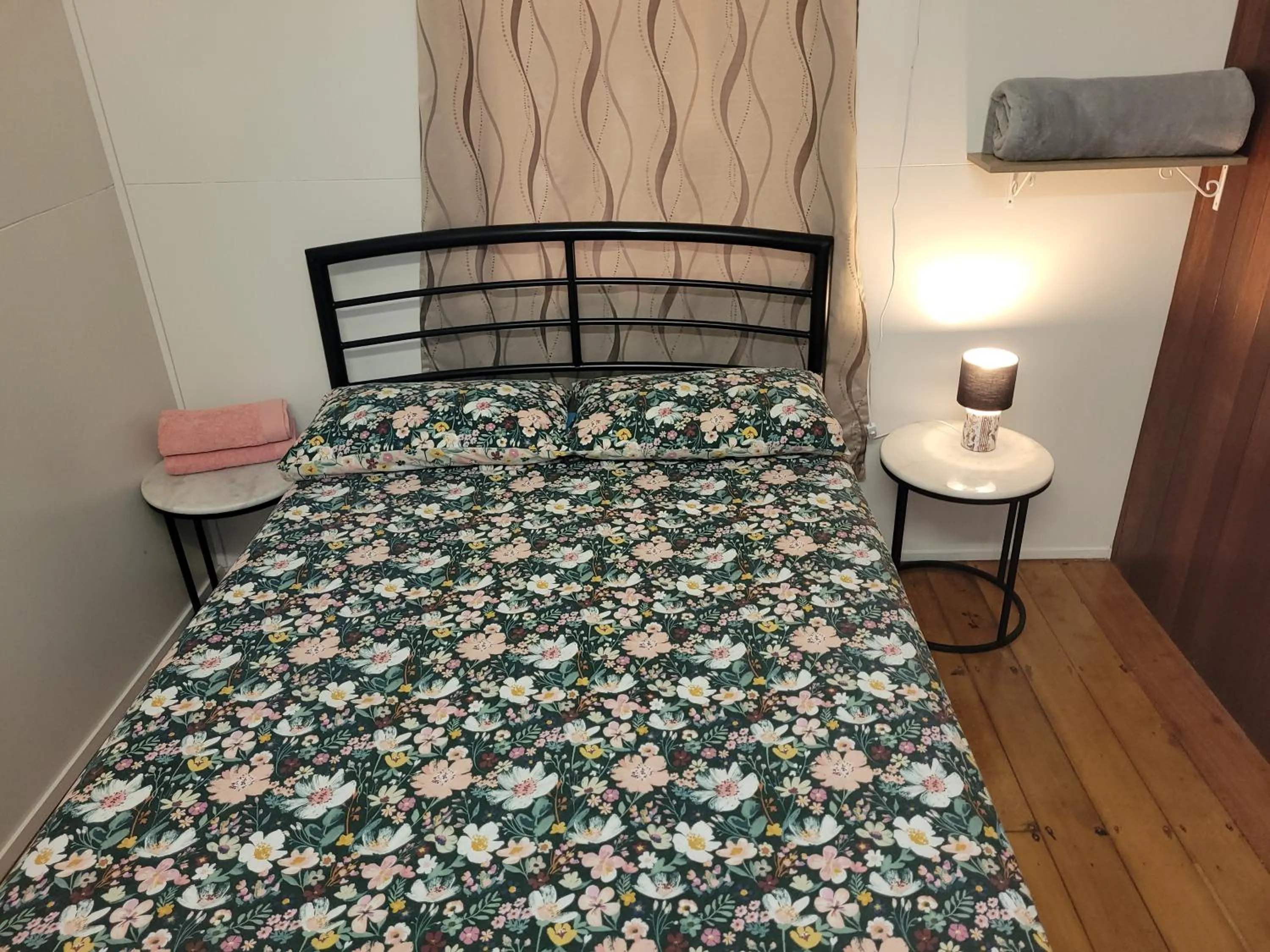 Bedroom, Bed in Travellers Paradise