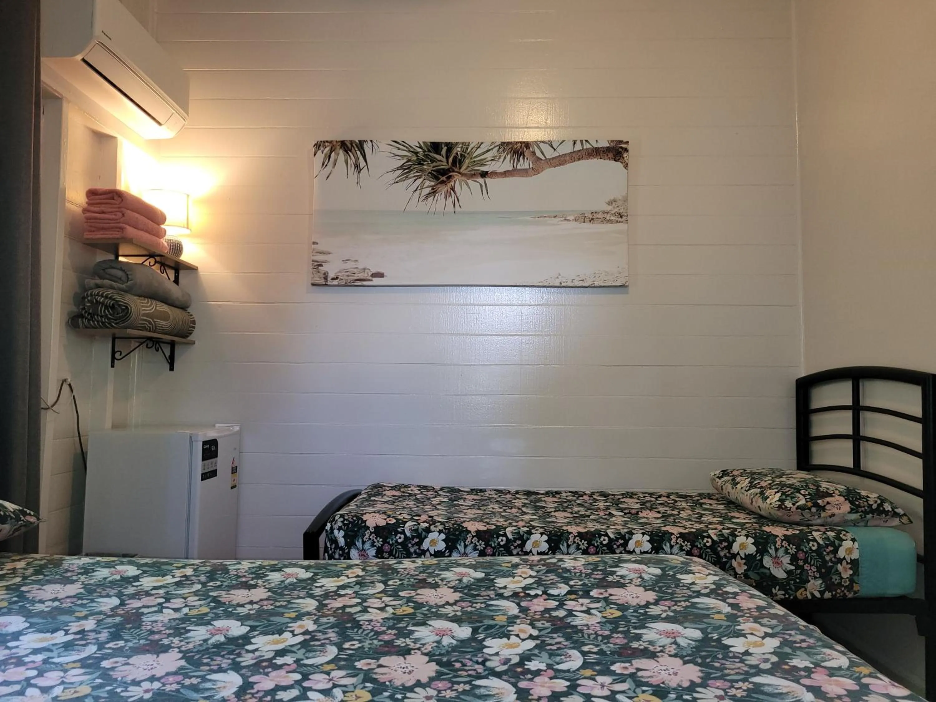 Property building, Bed in Travellers Paradise