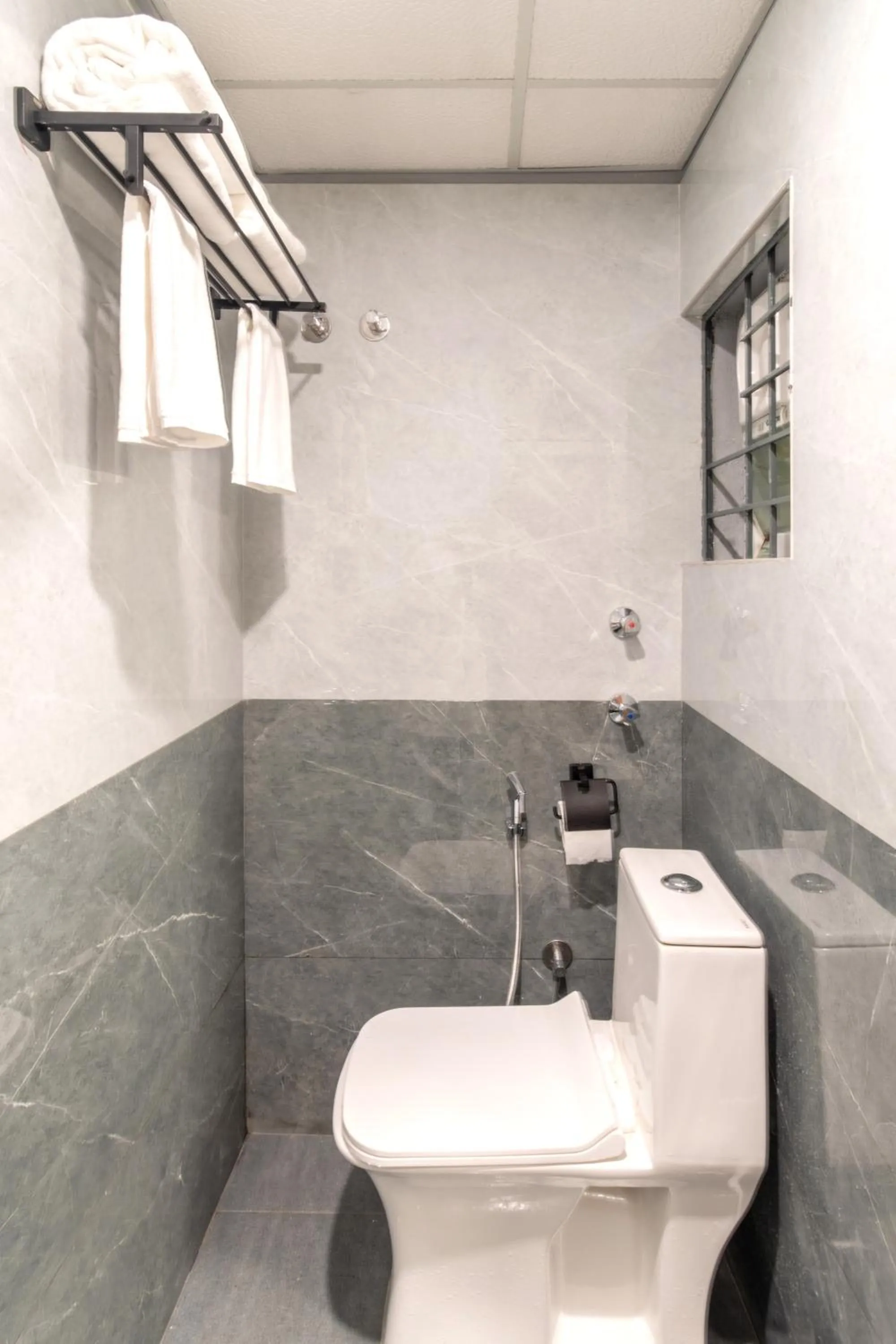 Toilet in Hotel Vaari Vista By Bestinn Leisure