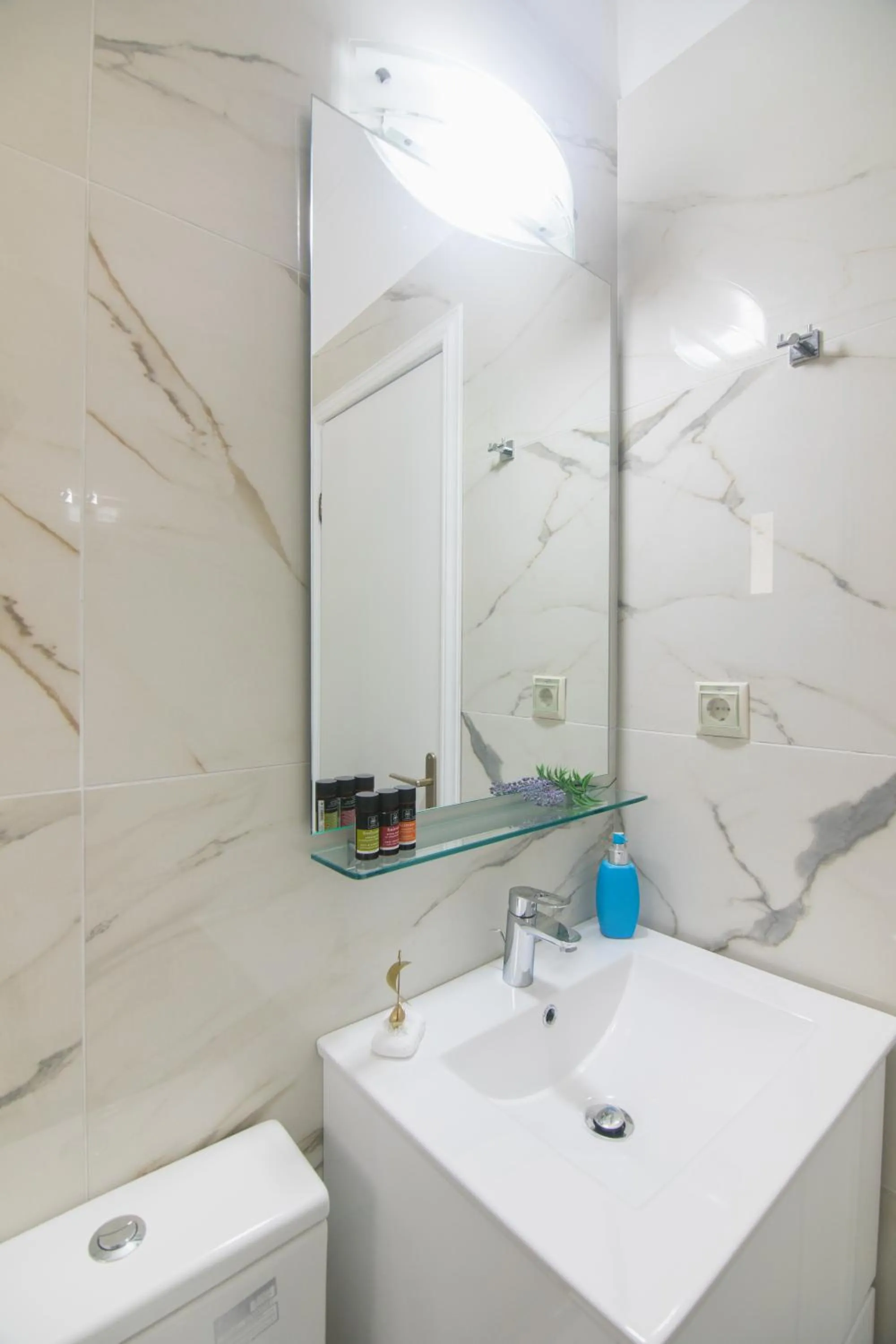 Bathroom in Brentanos Apartments - A - View of Paradise