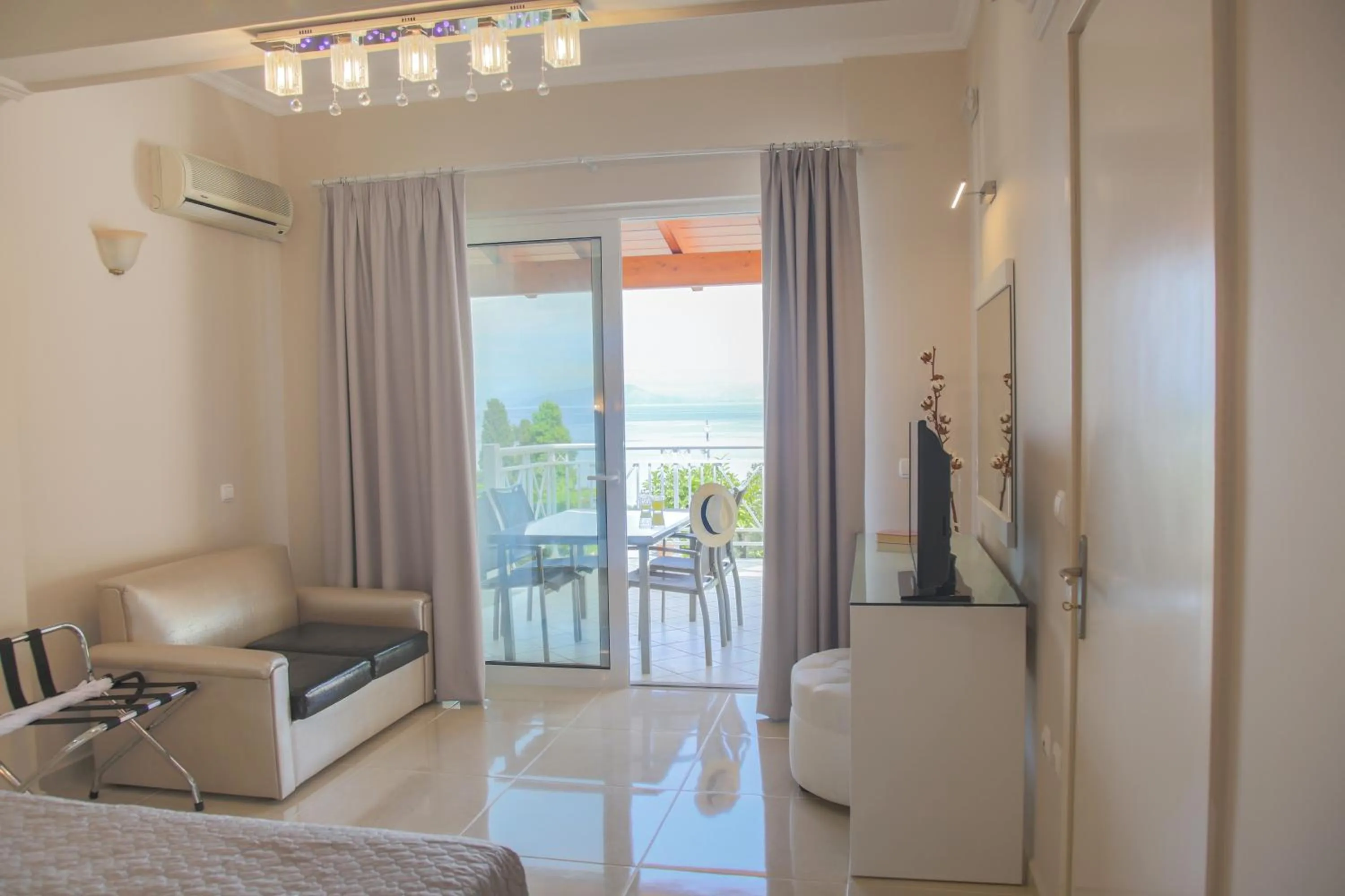 Bedroom in Brentanos Apartments - A - View of Paradise