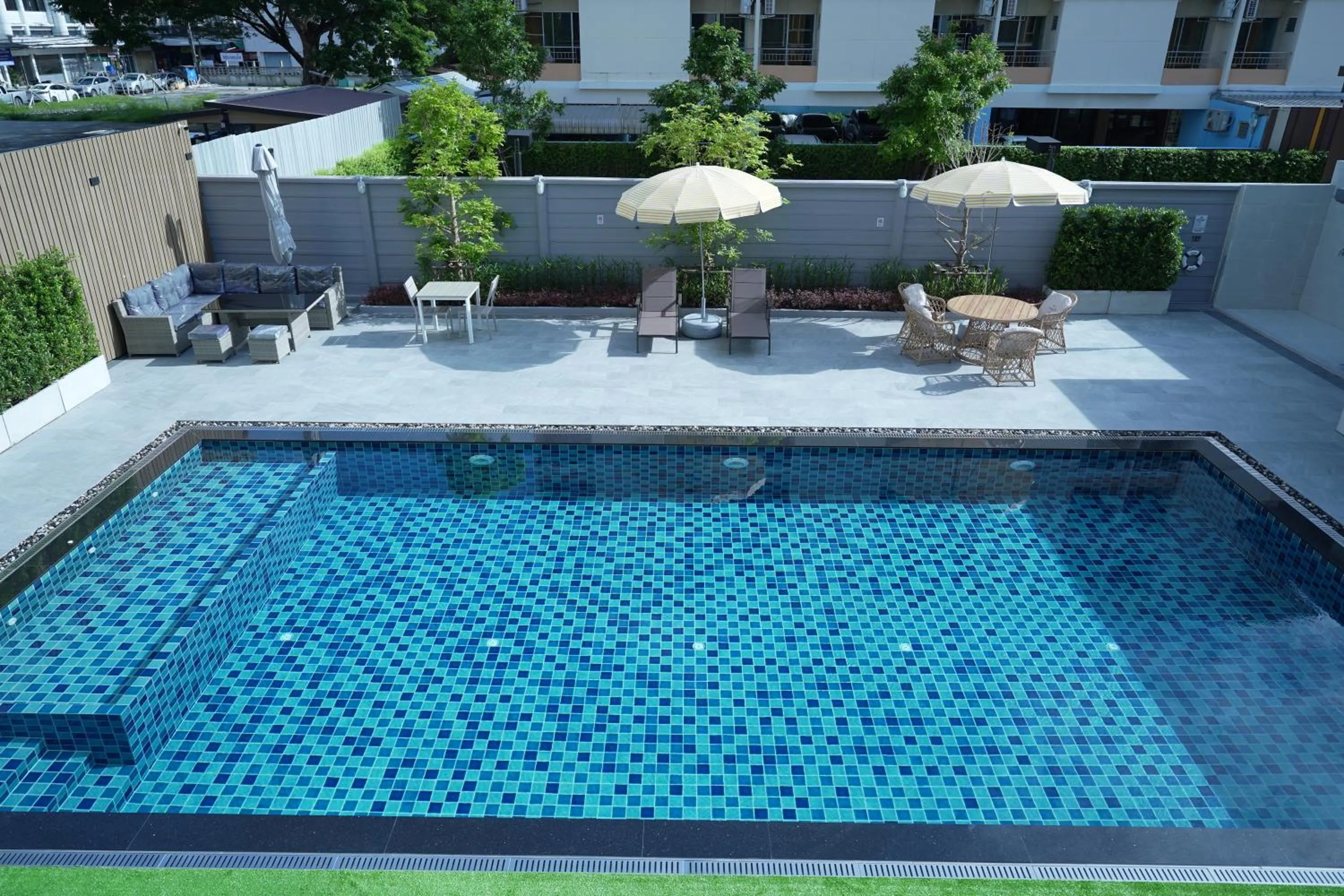 Swimming pool in Three Seasons Bangkok