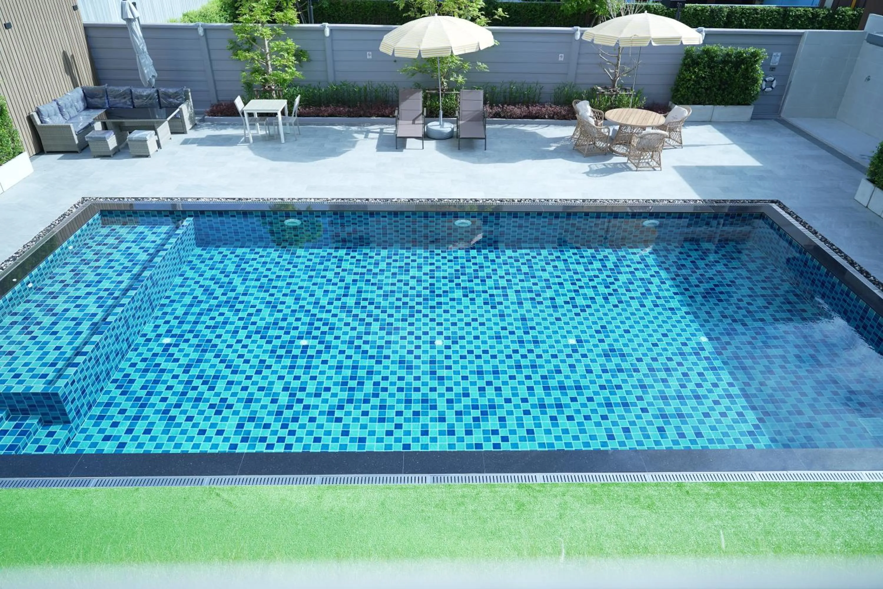 Swimming pool in Three Seasons Bangkok