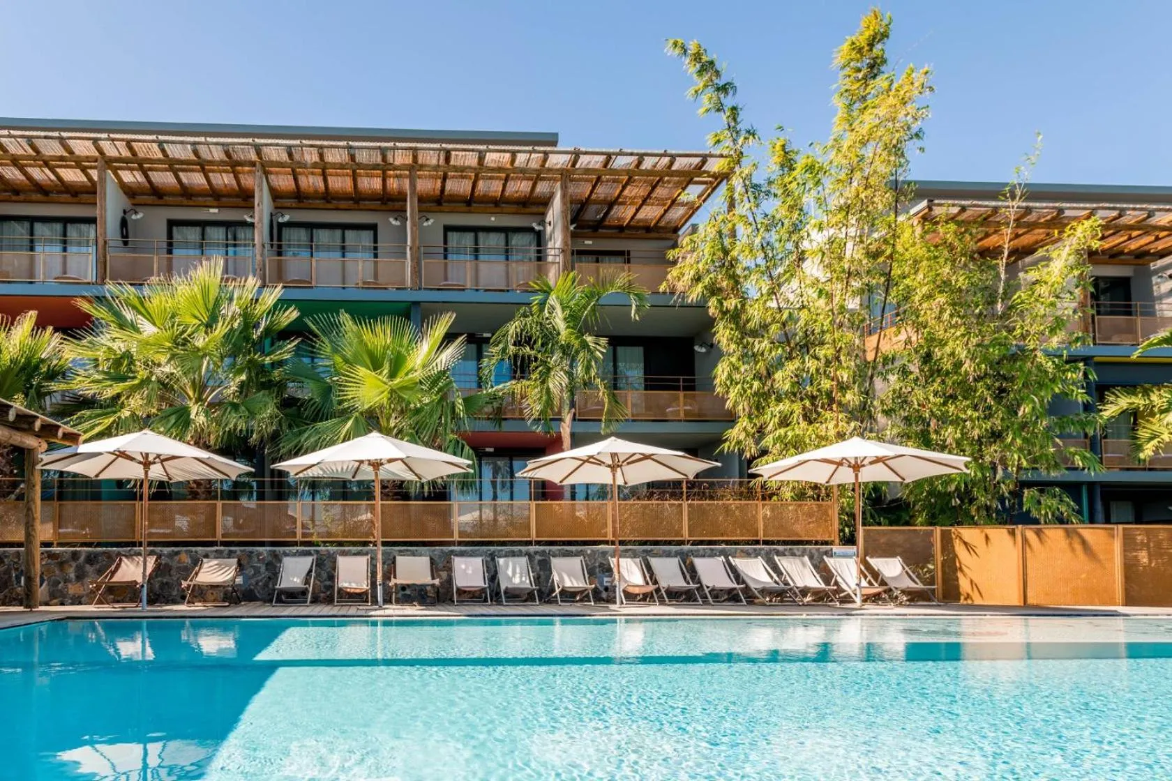 Property building in Dina Morgabine Saint Gilles