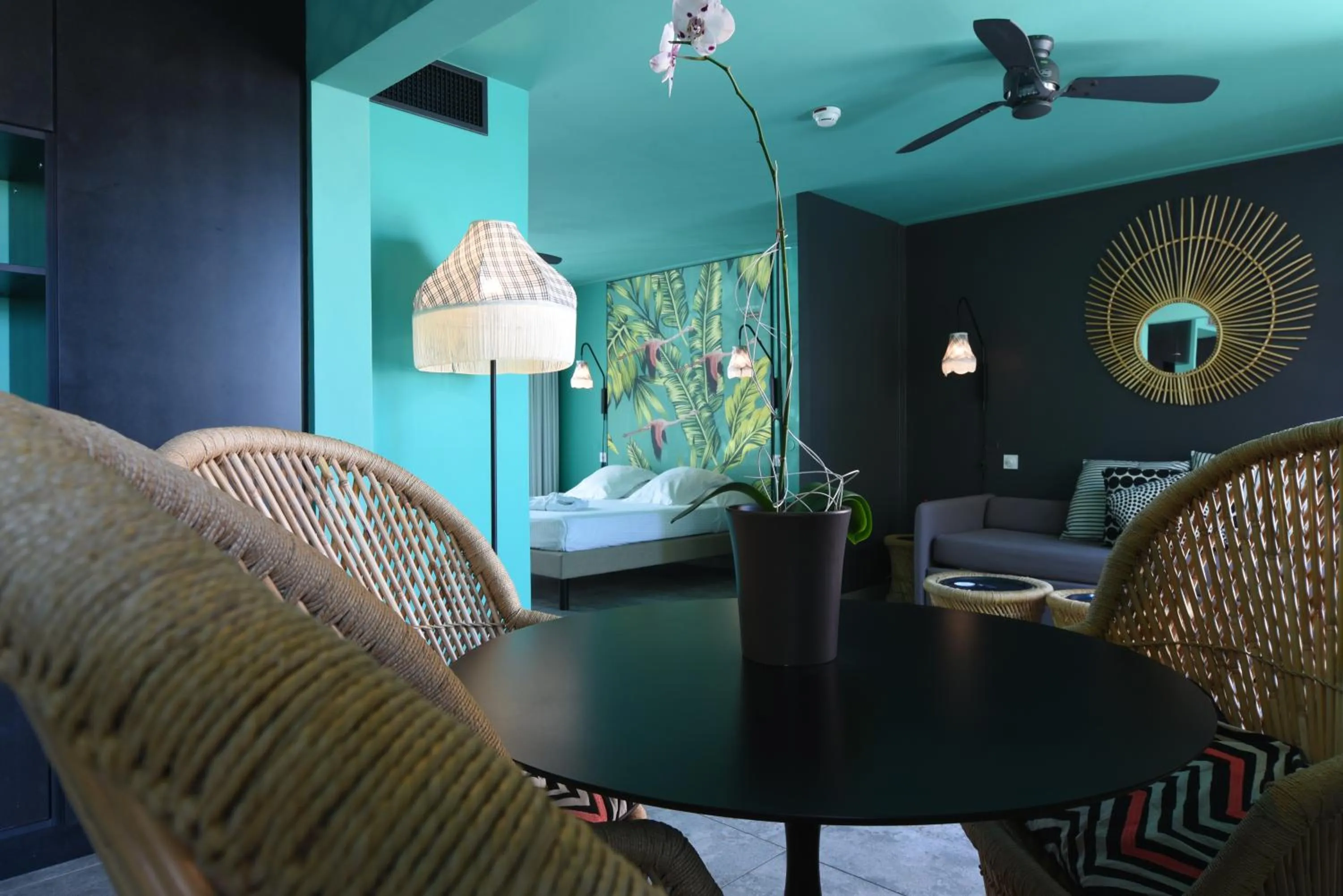 Living room, Bed in Dina Morgabine Saint Gilles