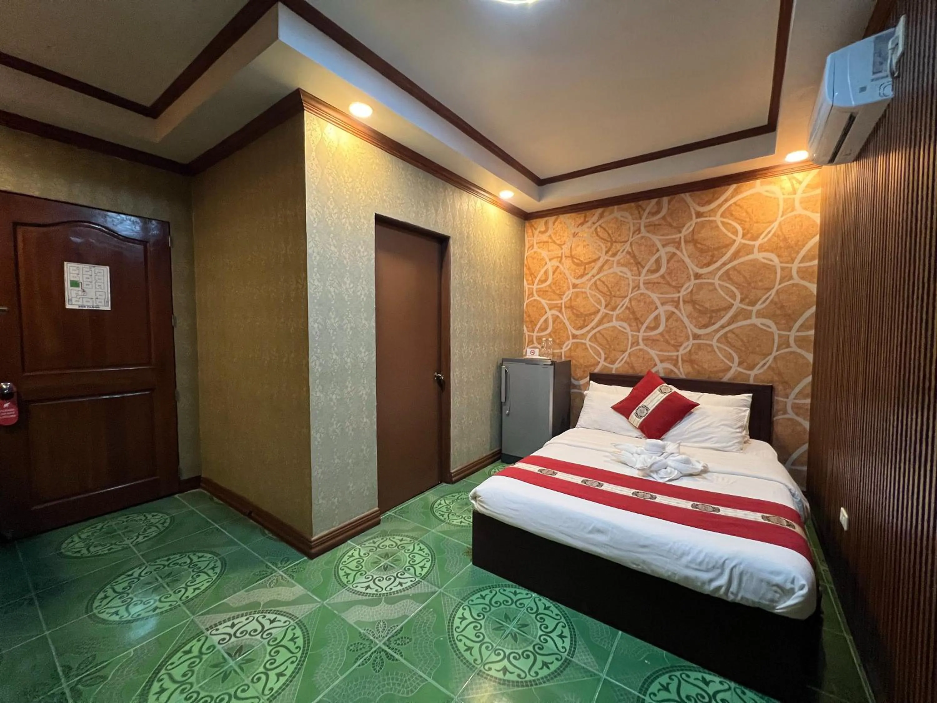 Bedroom, Bed in Rossa Hotel