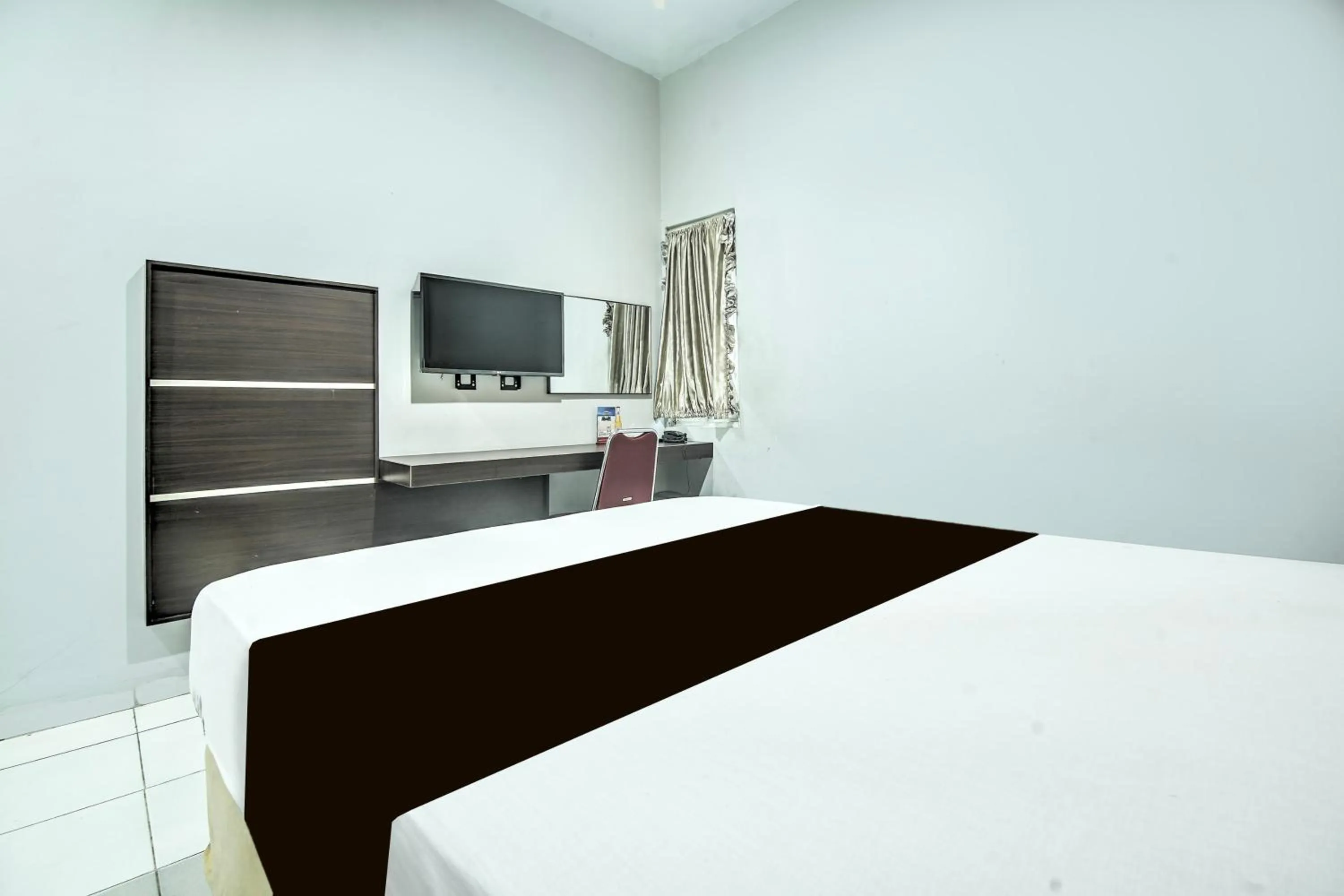 Bedroom, Bed in Hotel O Makassar near Mall Panakukang formerly Hotel Lucky Inn Makassar