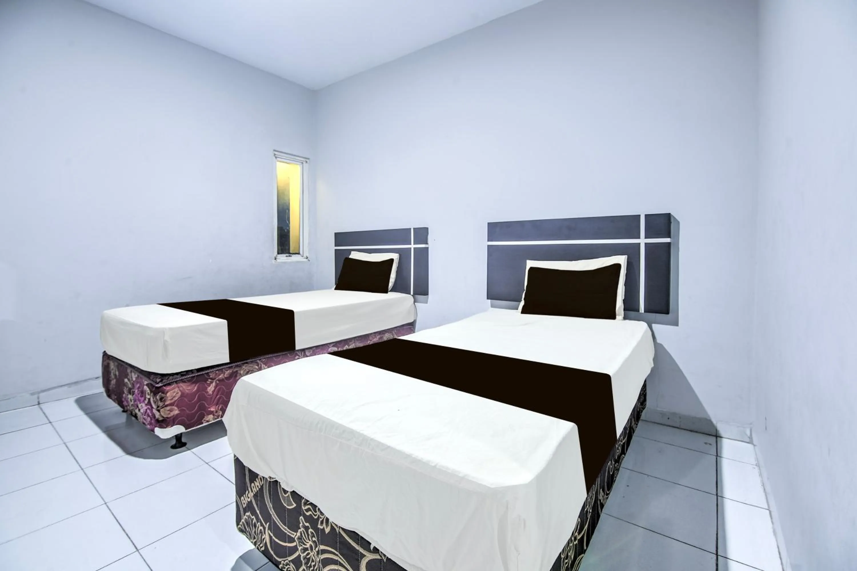 Bedroom, Bed in Hotel O Makassar near Mall Panakukang formerly Hotel Lucky Inn Makassar