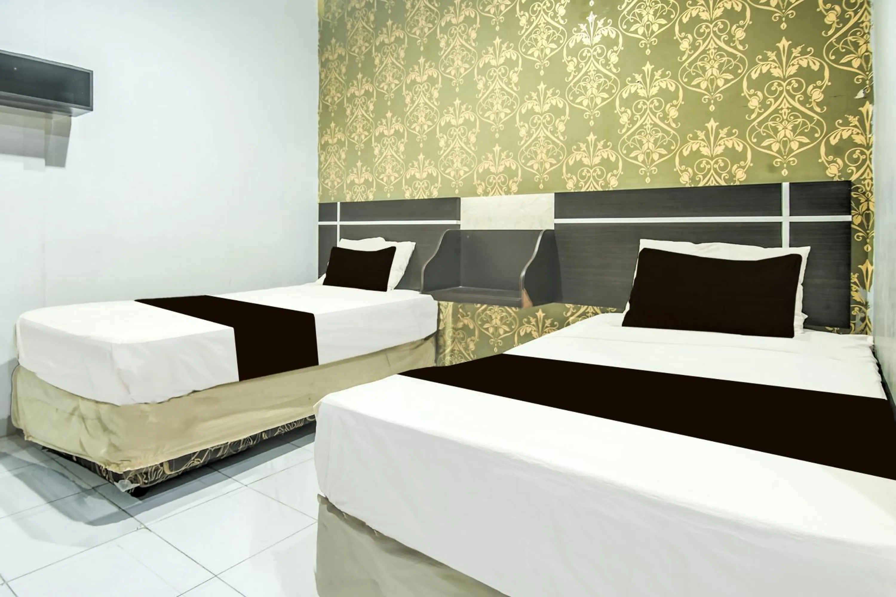 Bedroom, Bed in Hotel O Makassar near Mall Panakukang formerly Hotel Lucky Inn Makassar