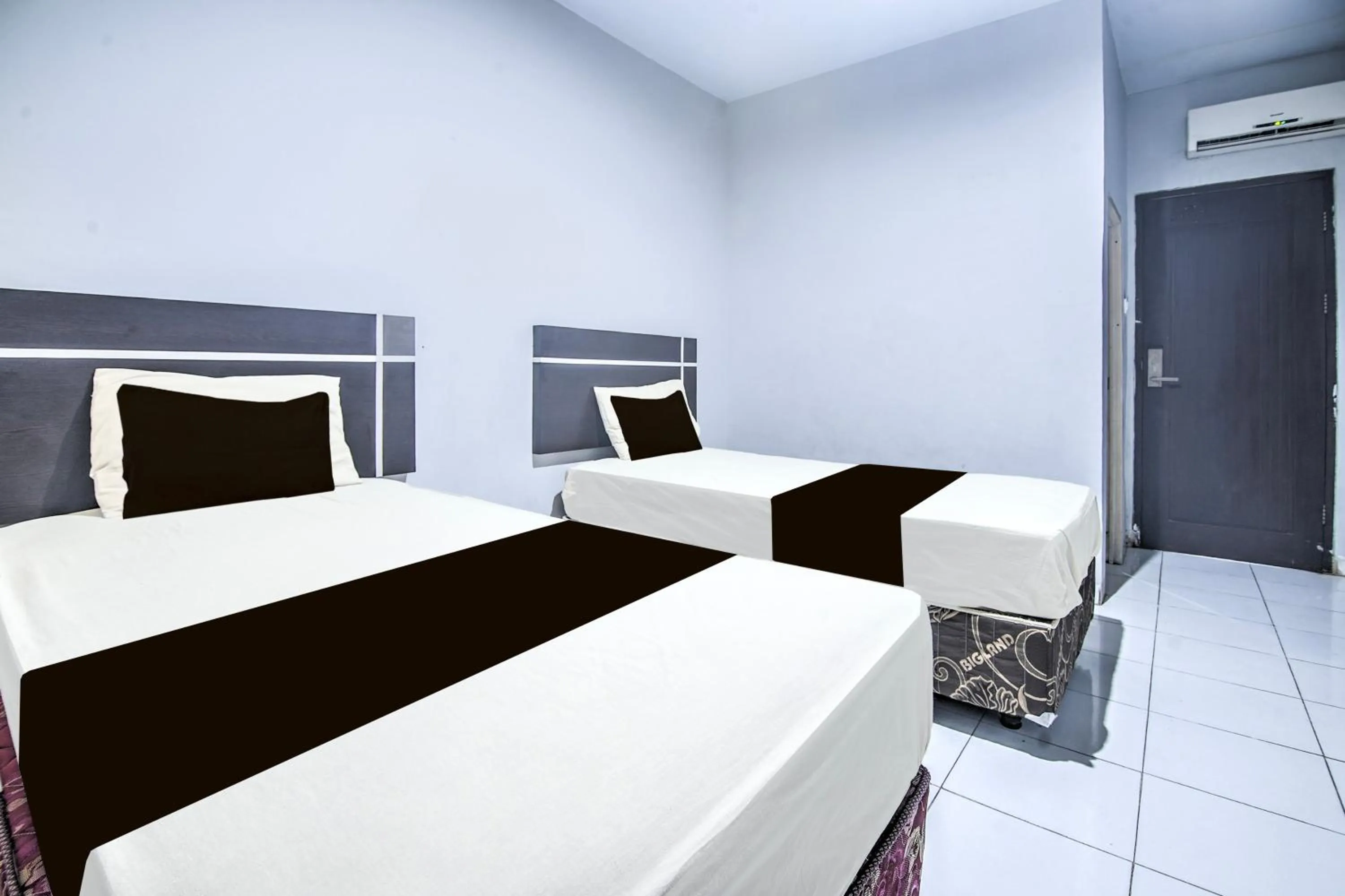 Standard Twin Room in Hotel O Makassar near Mall Panakukang formerly Hotel Lucky Inn Makassar