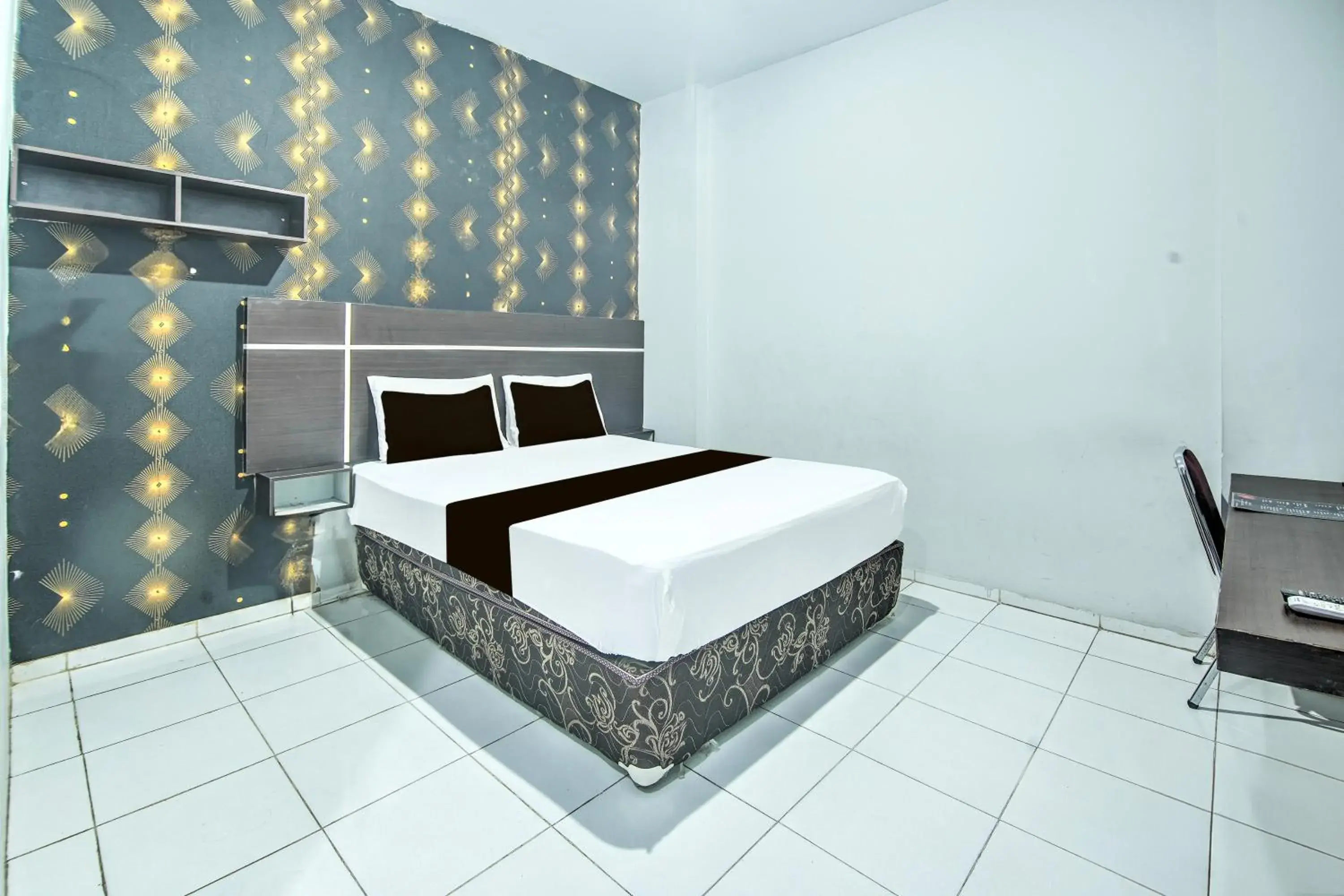 Standard Double Room in Hotel O Makassar near Mall Panakukang formerly Hotel Lucky Inn Makassar Standard Double Room in Hotel O Makassar near Mall Panakukang formerly Hotel Lucky Inn Makassar