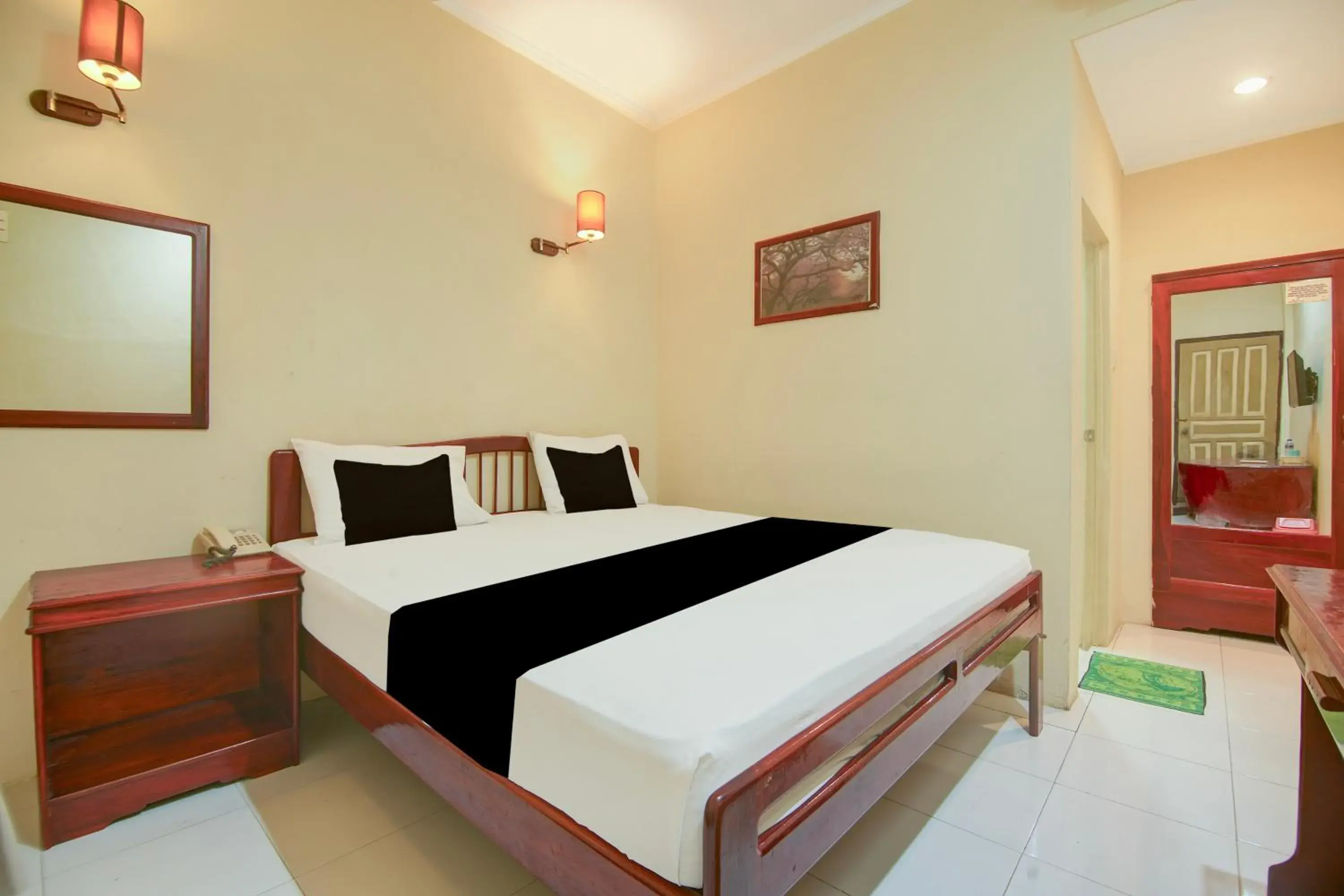 Deluxe Double Room in Hotel O Makassar near Pantai Losari formerly Hotel Tiara Sari Deluxe Double Room in Hotel O Makassar near Pantai Losari formerly Hotel Tiara Sari