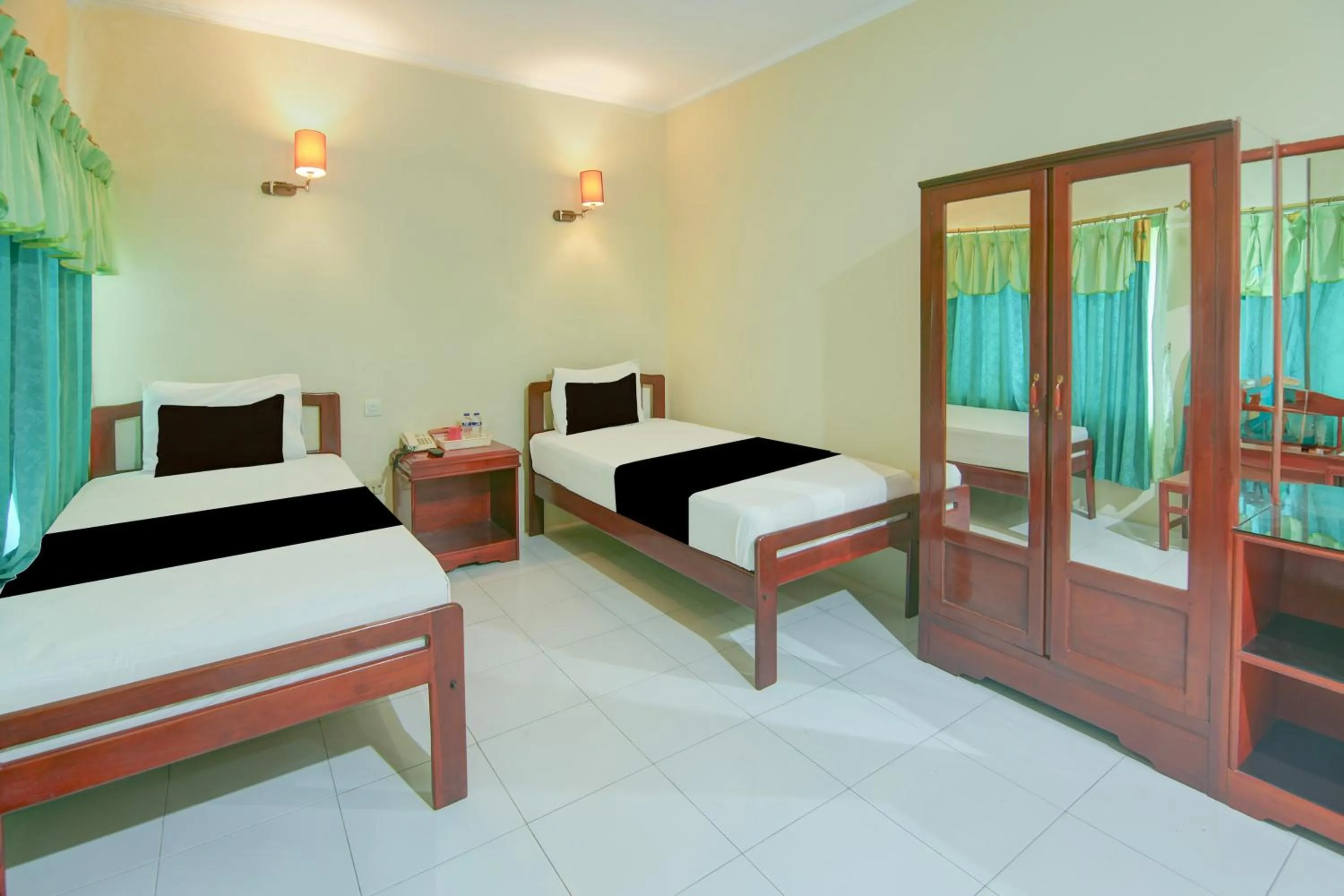 Standard Twin Room in Hotel O Makassar near Pantai Losari formerly Hotel Tiara Sari