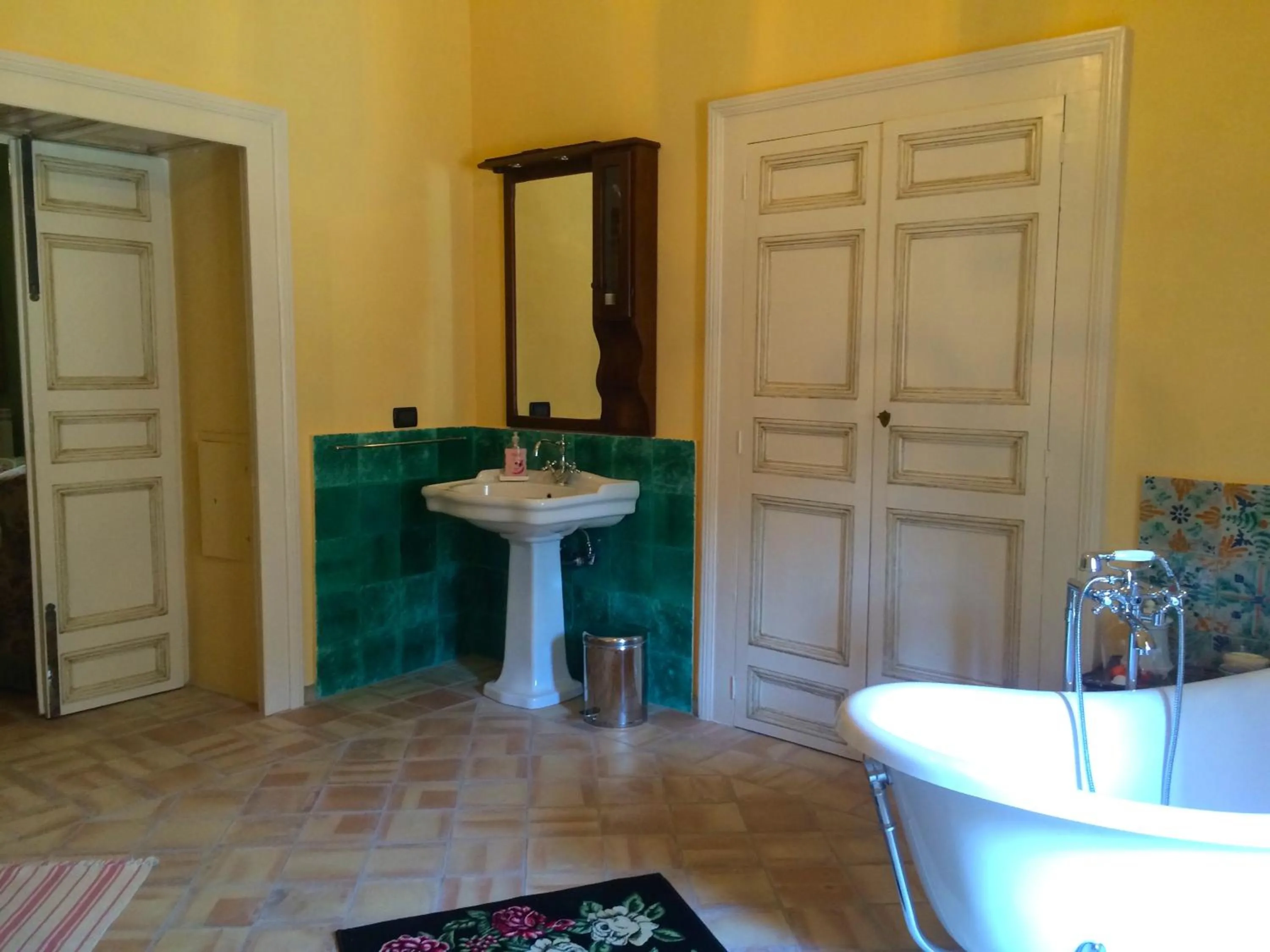 Bathroom in Palazzo Cutrufelli