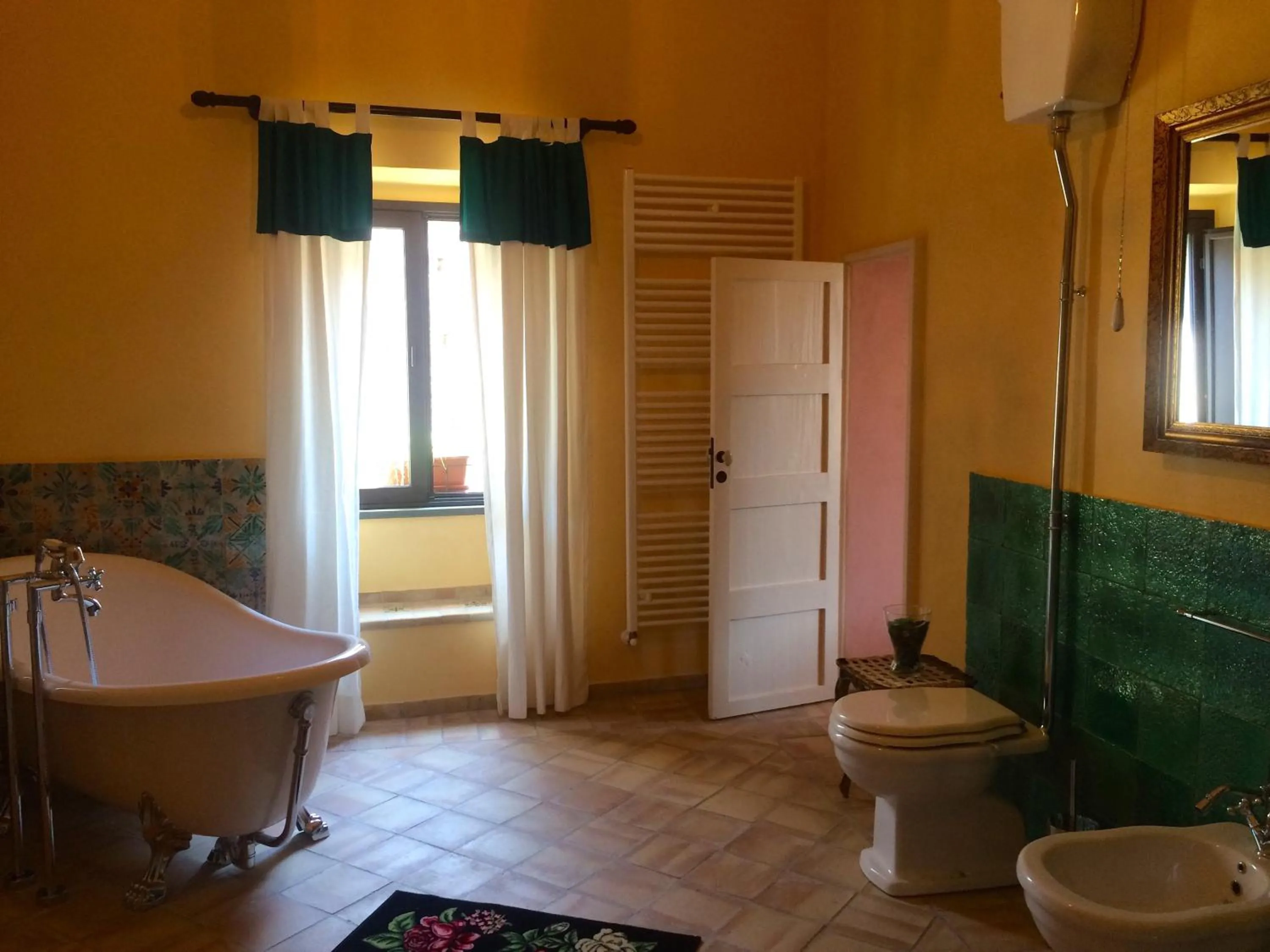 Bathroom in Palazzo Cutrufelli