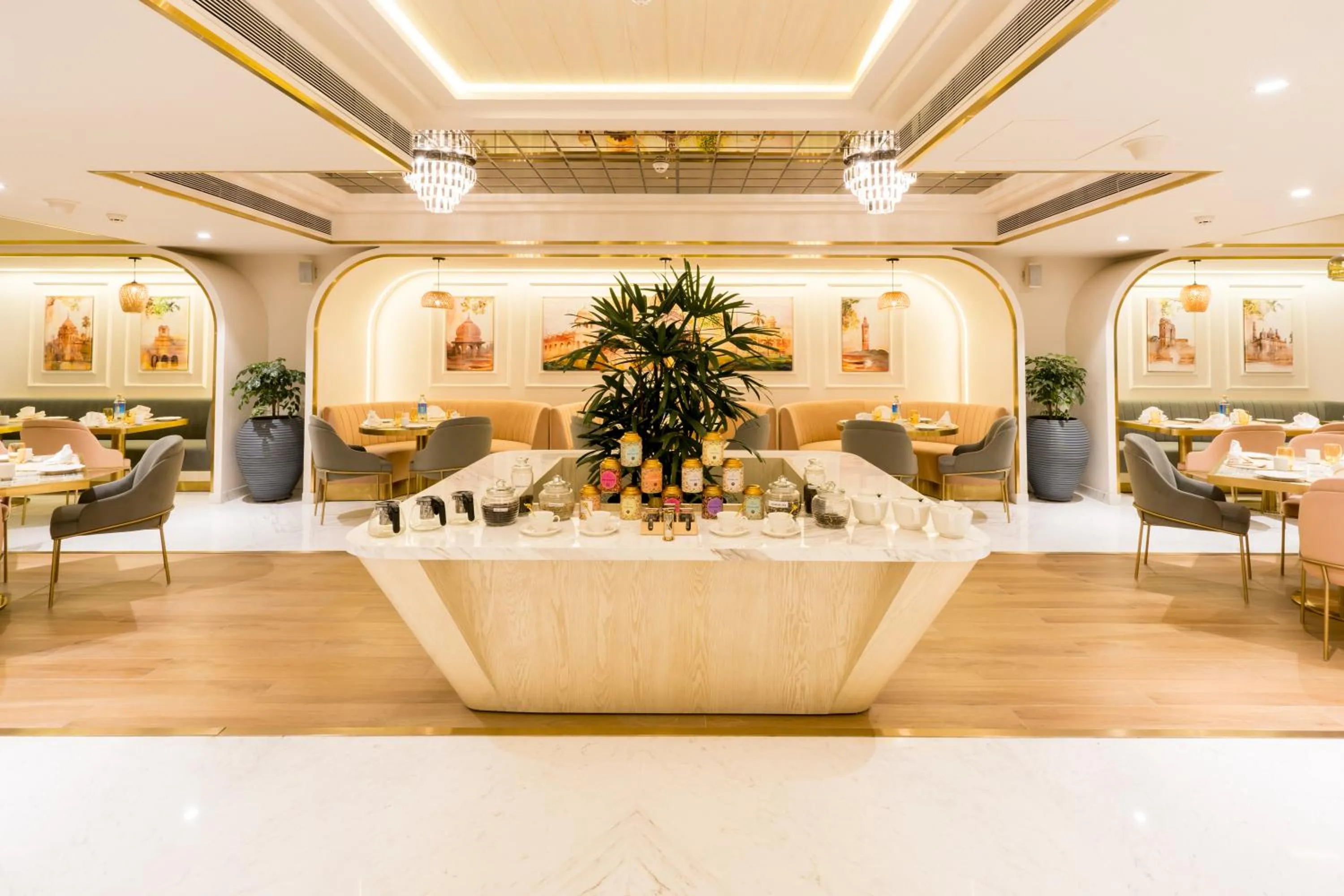 Restaurant/places to eat in Renaissance Lucknow Hotel, Gomti Nagar