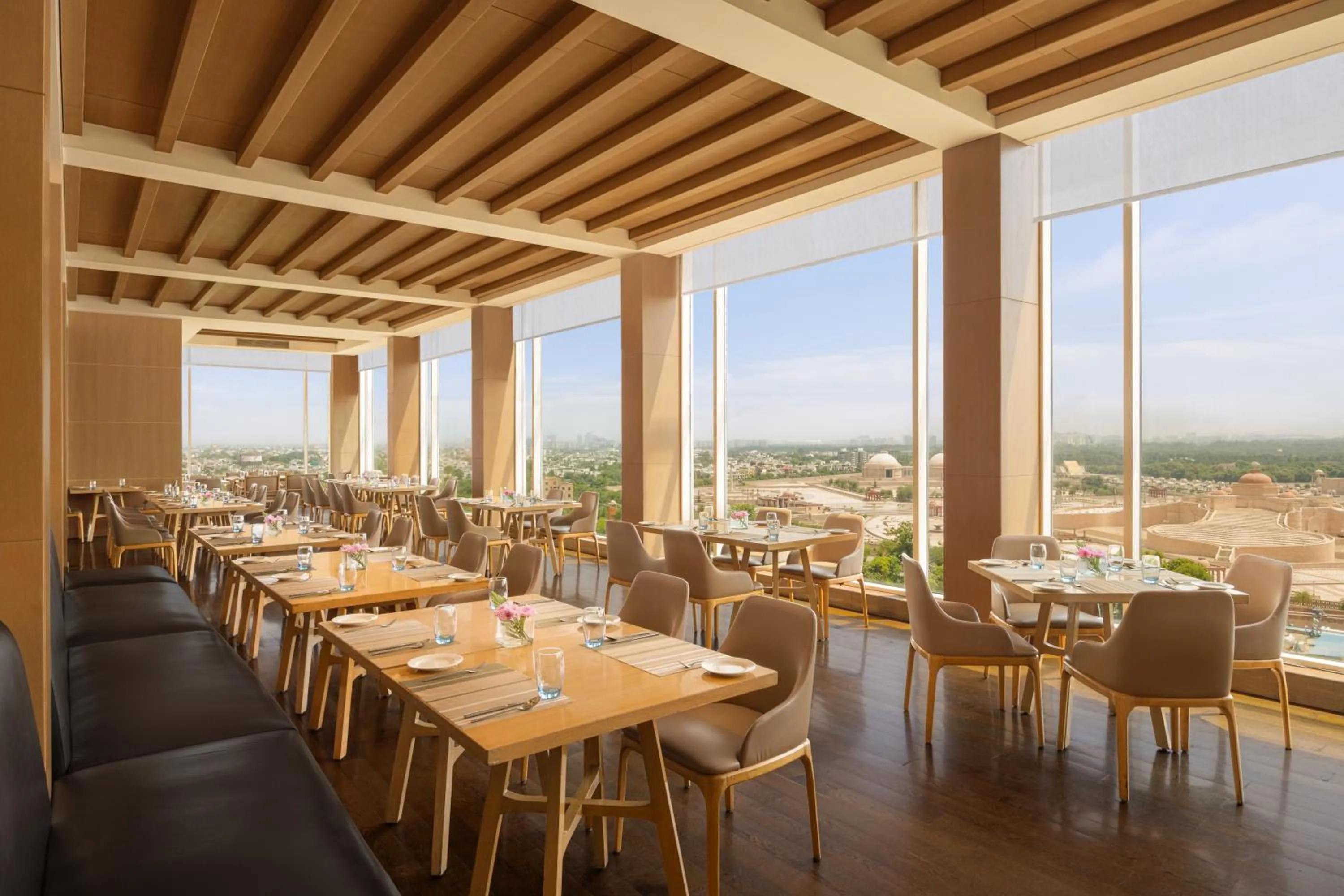 Restaurant/places to eat in Renaissance Lucknow Hotel, Gomti Nagar