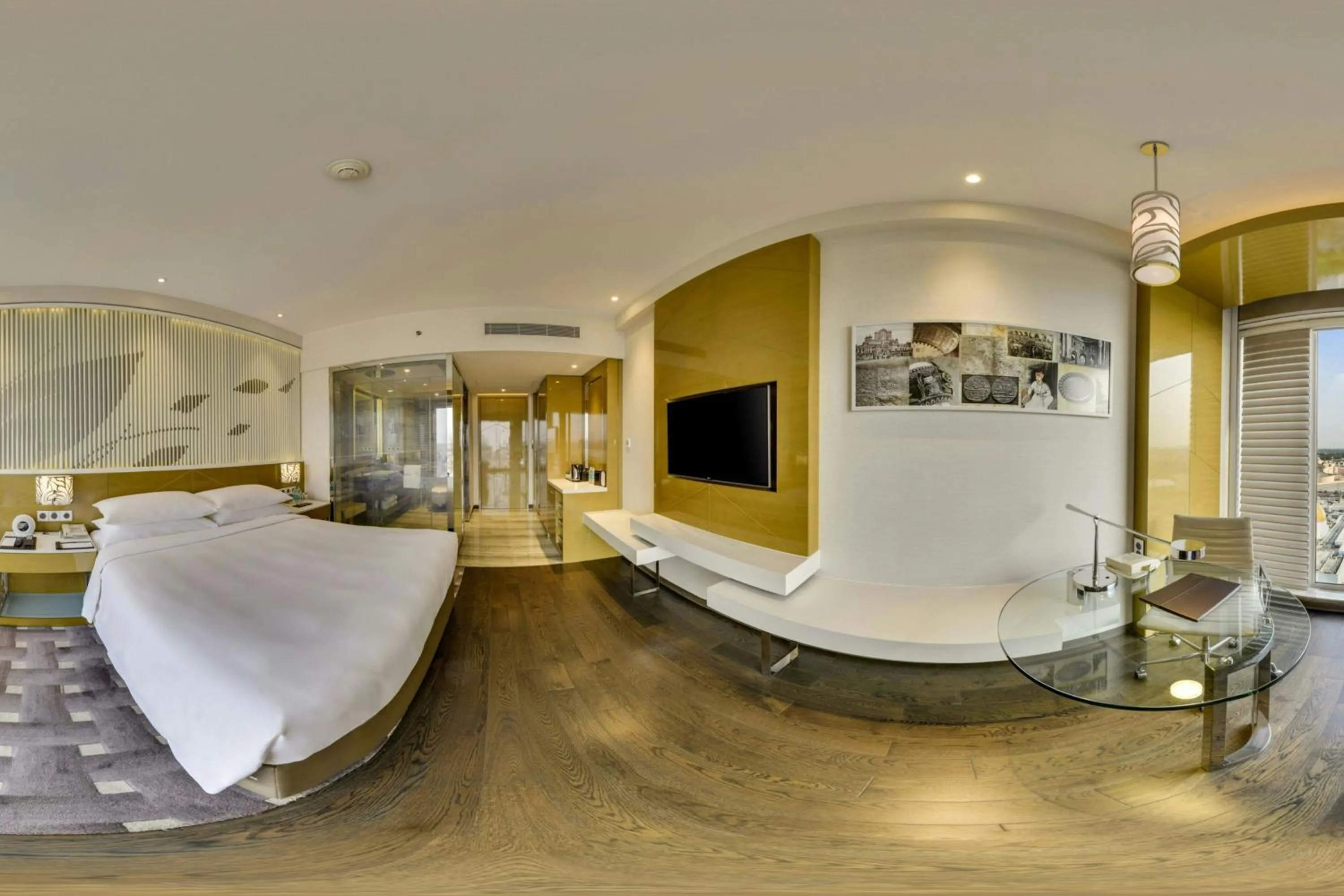 Photo of the whole room, Bed in Renaissance Lucknow Hotel, Gomti Nagar