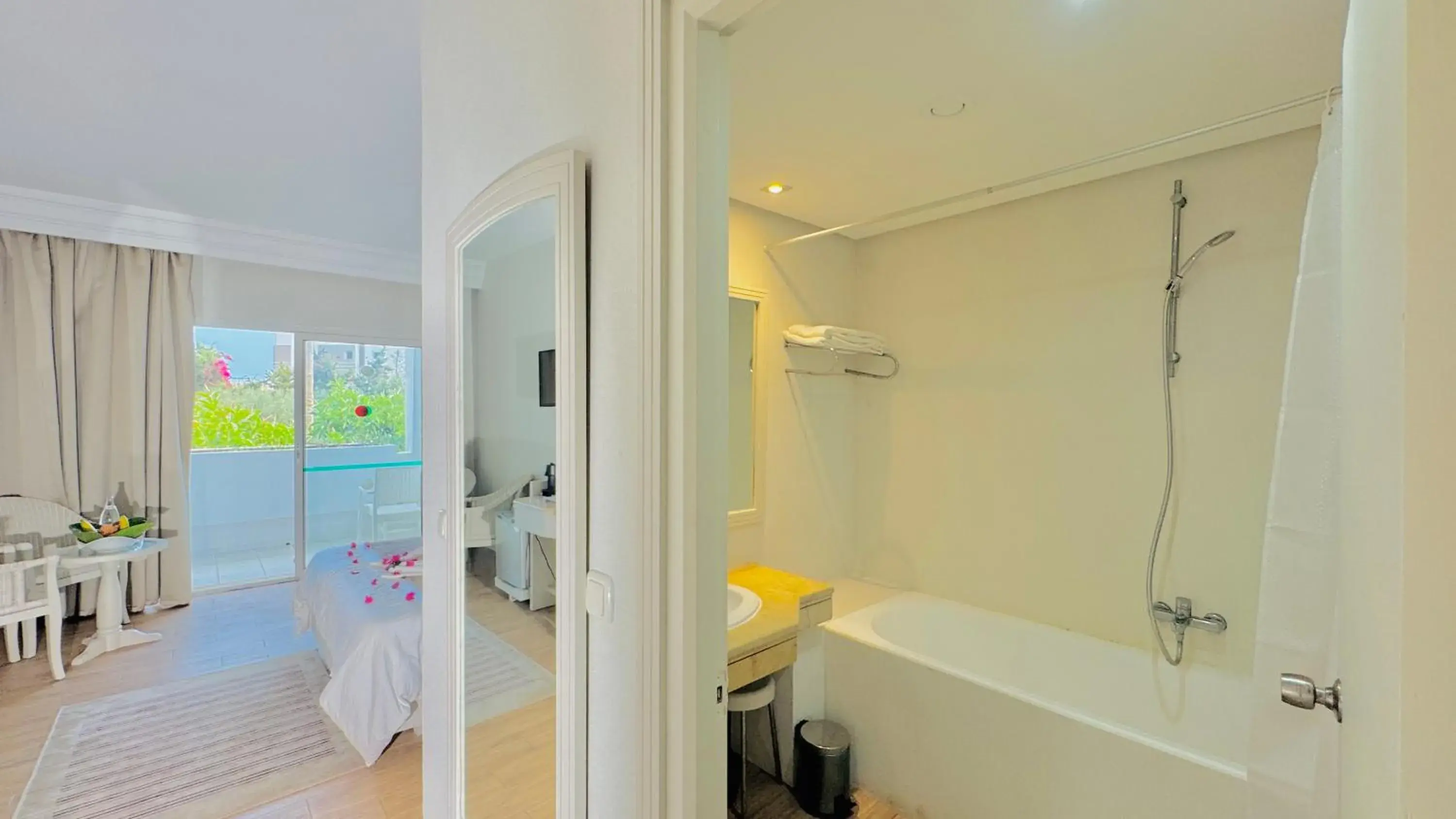 Deluxe Double Room in Hammamet Garden Resort and Spa Deluxe Double Room in Hammamet Garden Resort and Spa