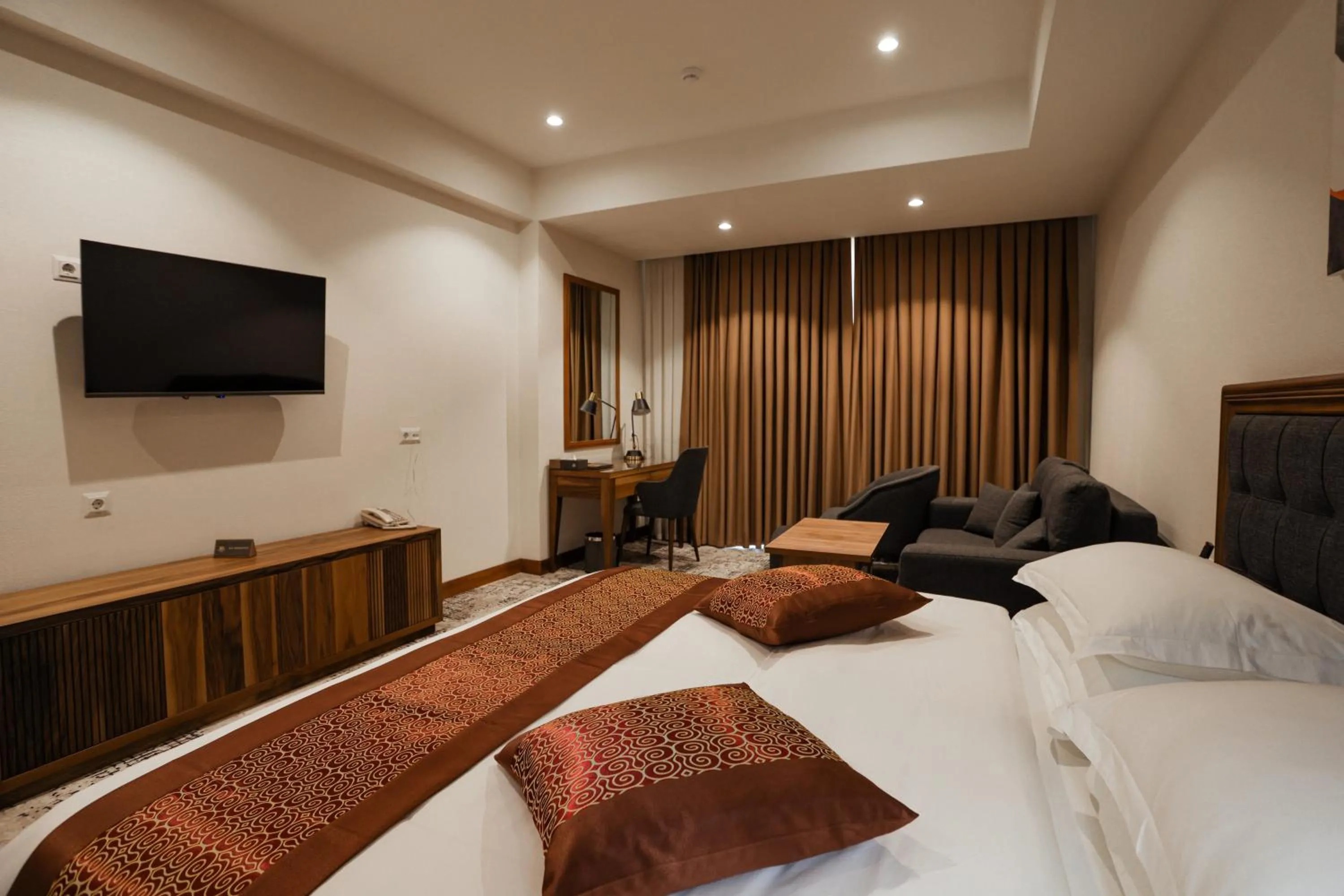 Bed in Bogishamol Hotel