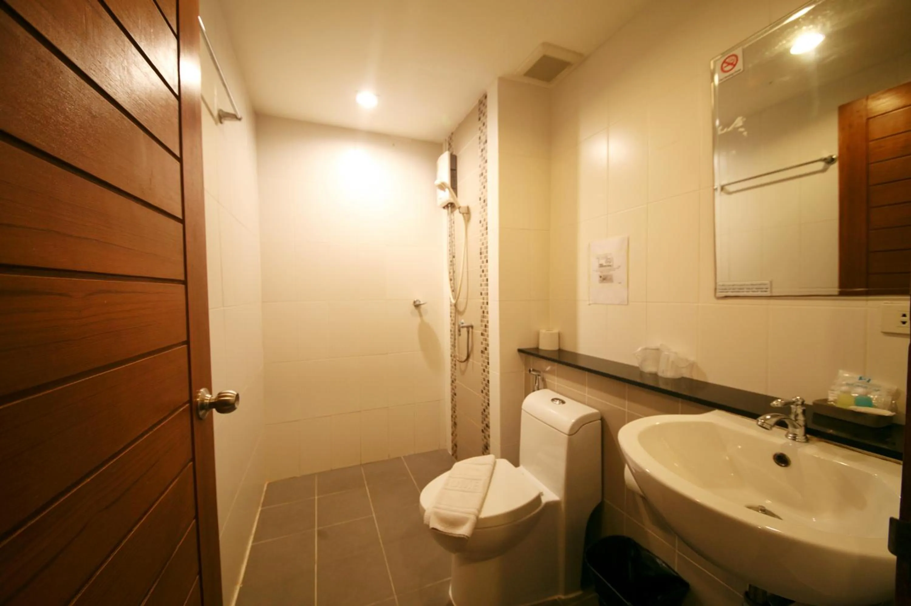 Bathroom in Tropical Sunset Hotel Patong