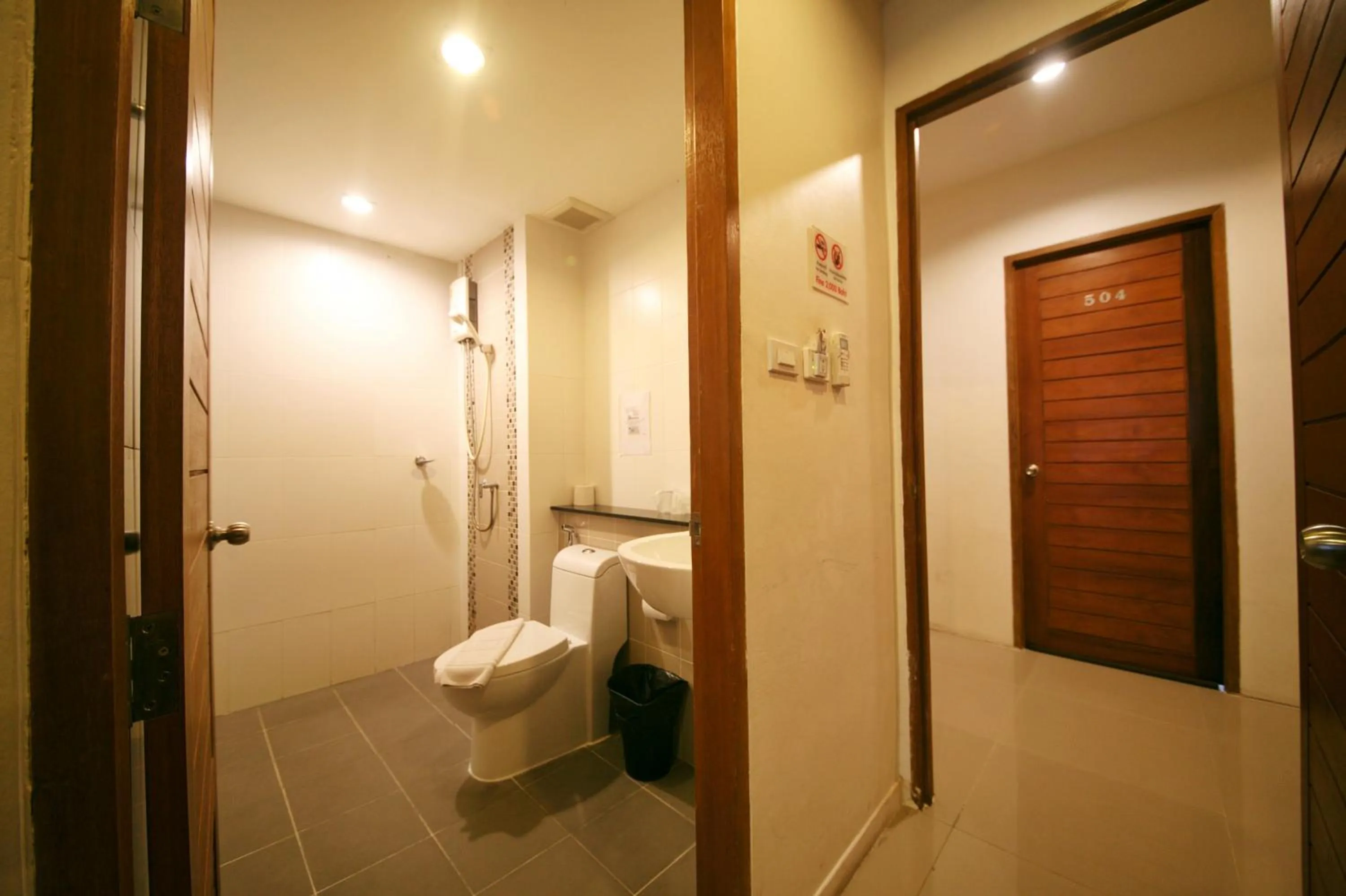 Bathroom in Tropical Sunset Hotel Patong