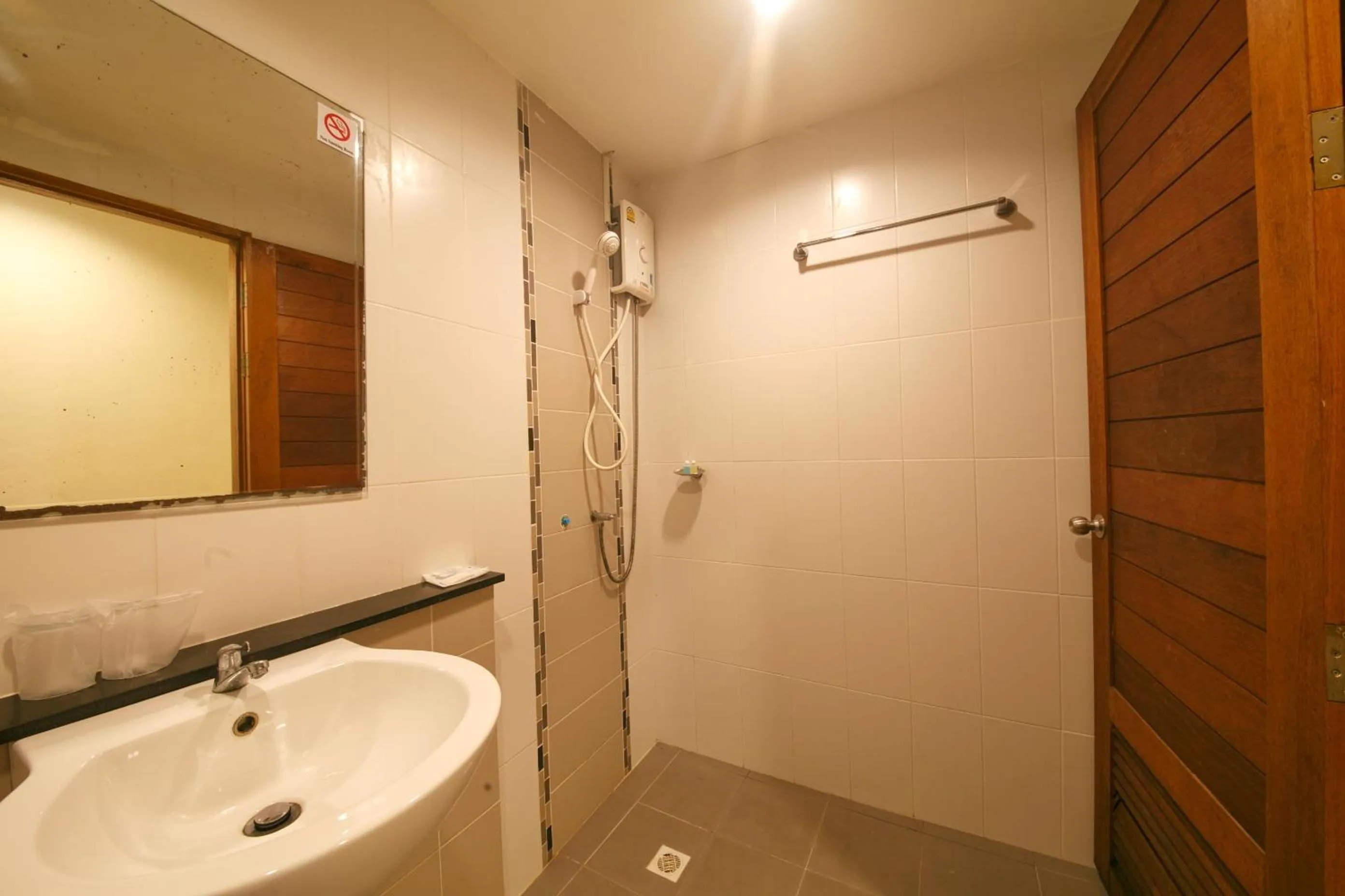 Bathroom in Tropical Sunset Hotel Patong