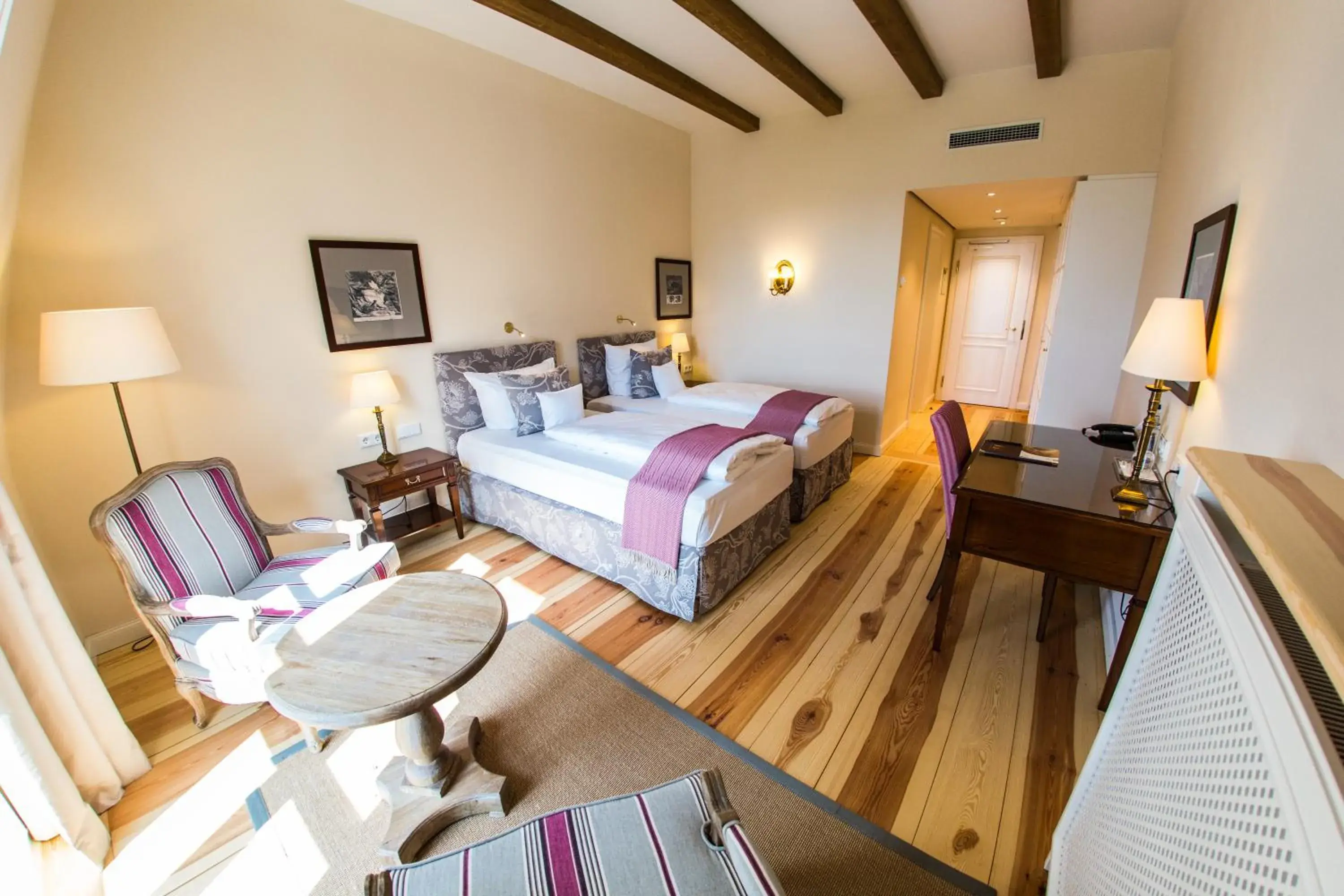 Twin Room with Shower in Hotel Schloss Leitheim Twin Room with Shower in Hotel Schloss Leitheim