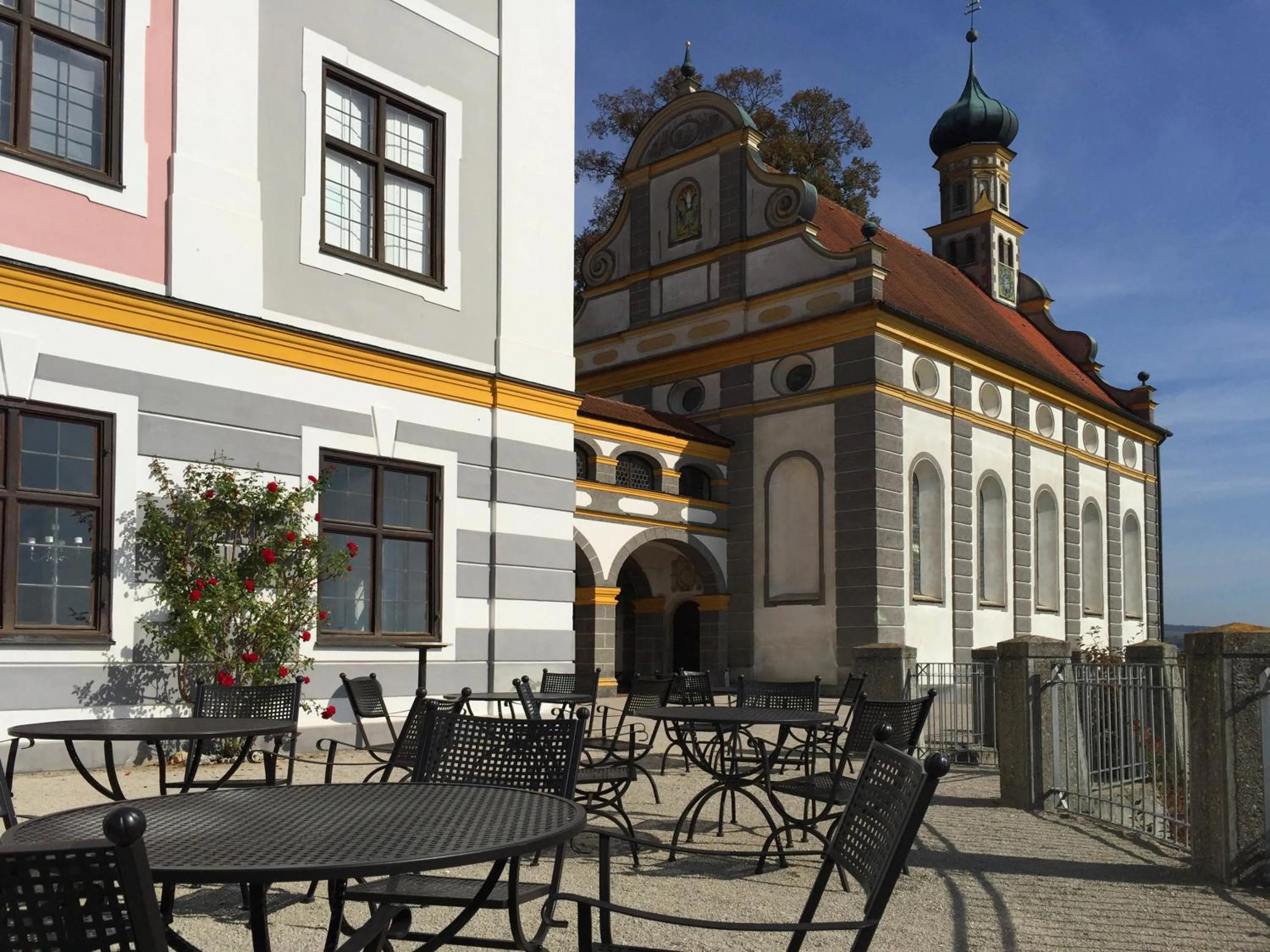 Property building in Hotel Schloss Leitheim