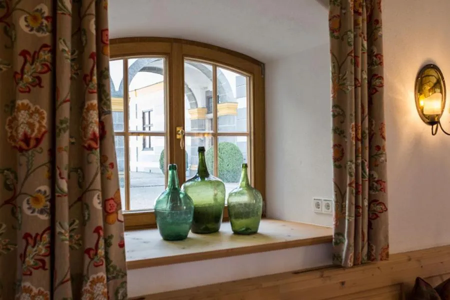 Restaurant/places to eat in Hotel Schloss Leitheim