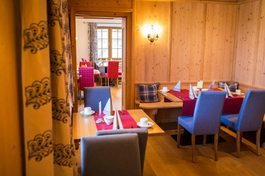 Restaurant/places to eat in Hotel Schloss Leitheim