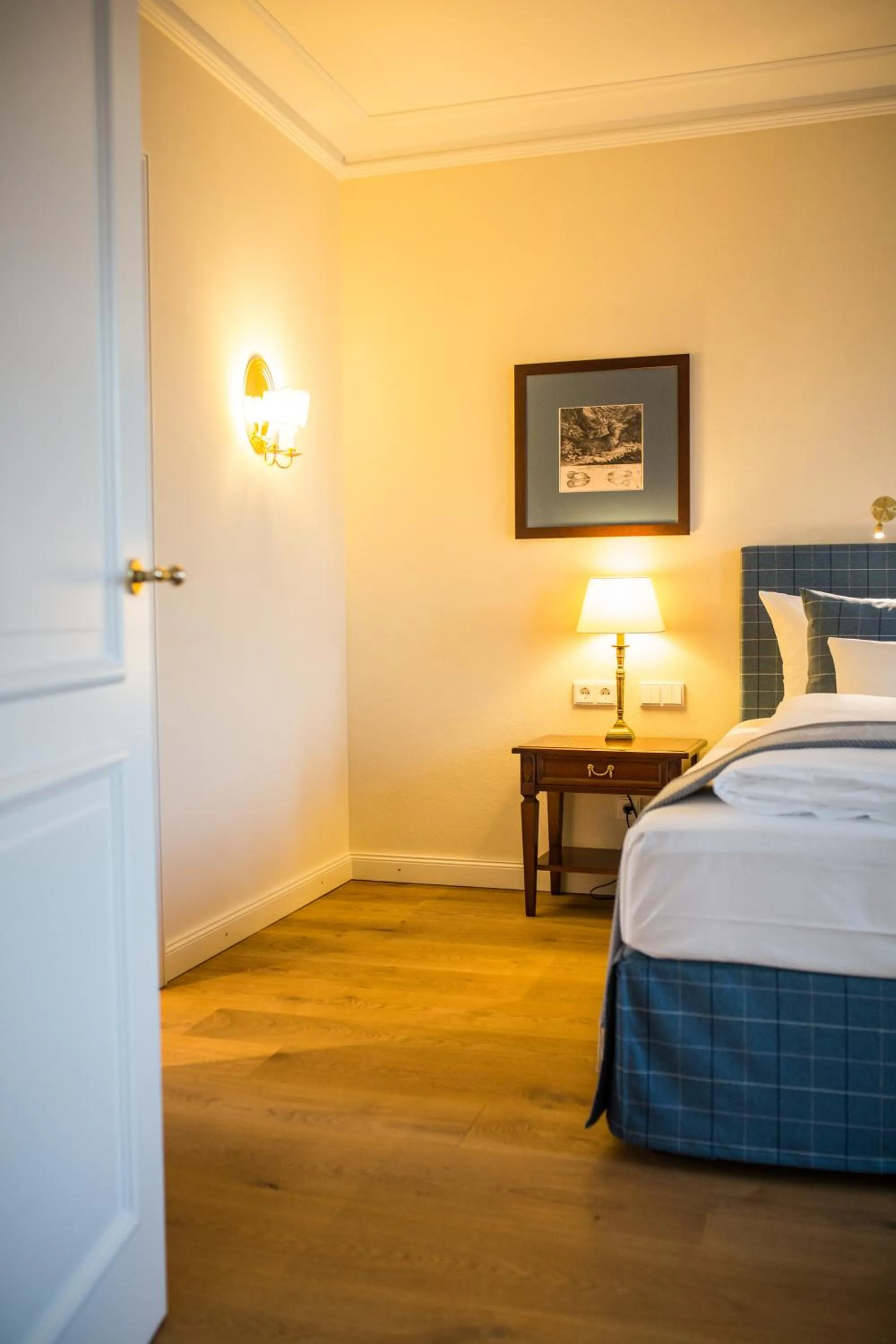 Photo of the whole room, Bed in Hotel Schloss Leitheim