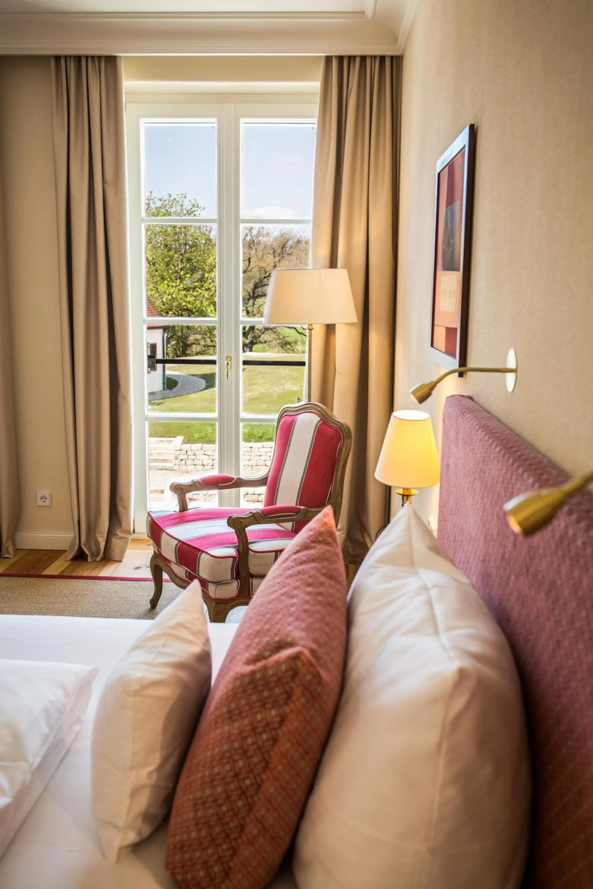 Balcony/Terrace, Bed in Hotel Schloss Leitheim