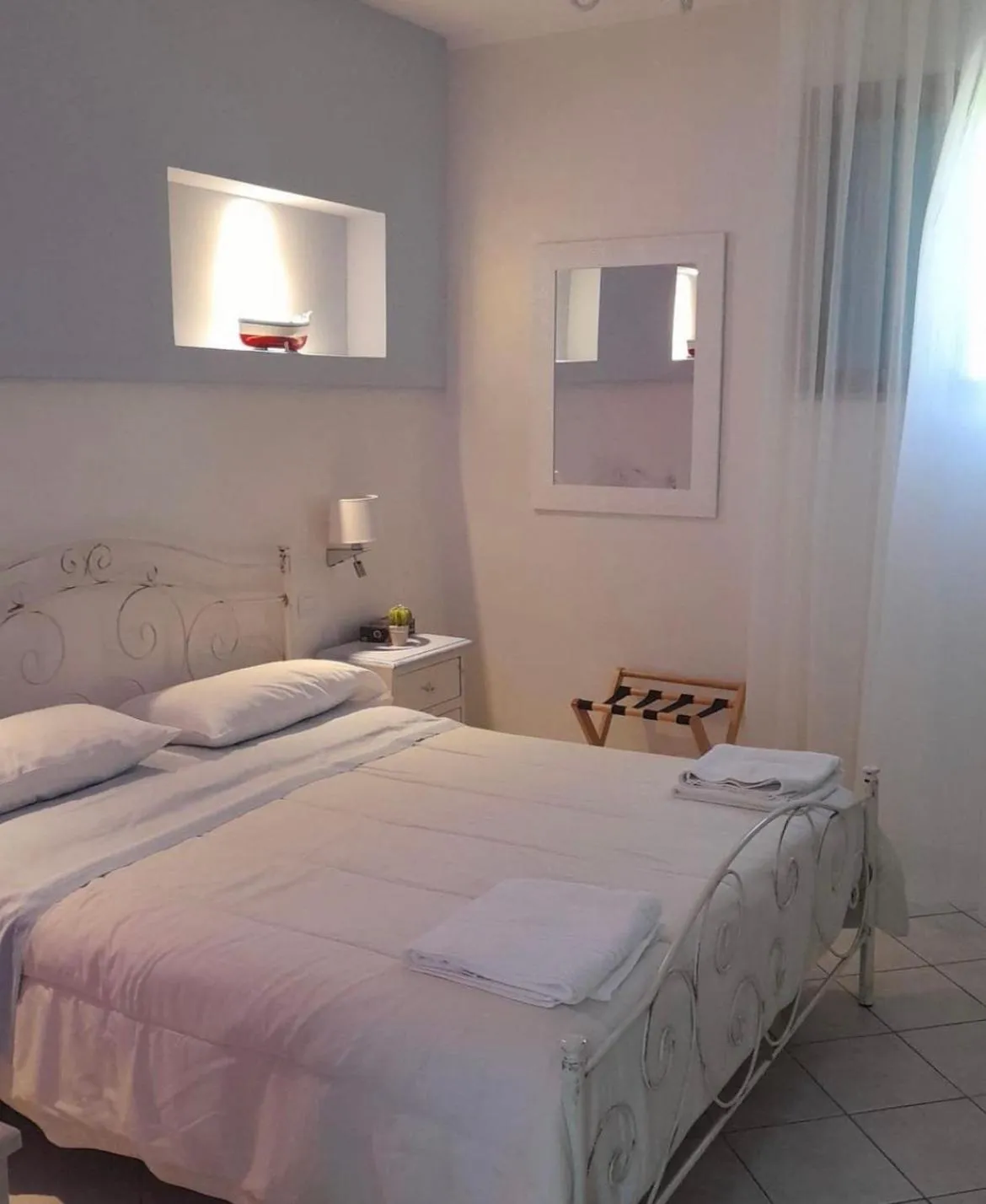 Double Room with Spa Bath - single occupancy in Belvedere
