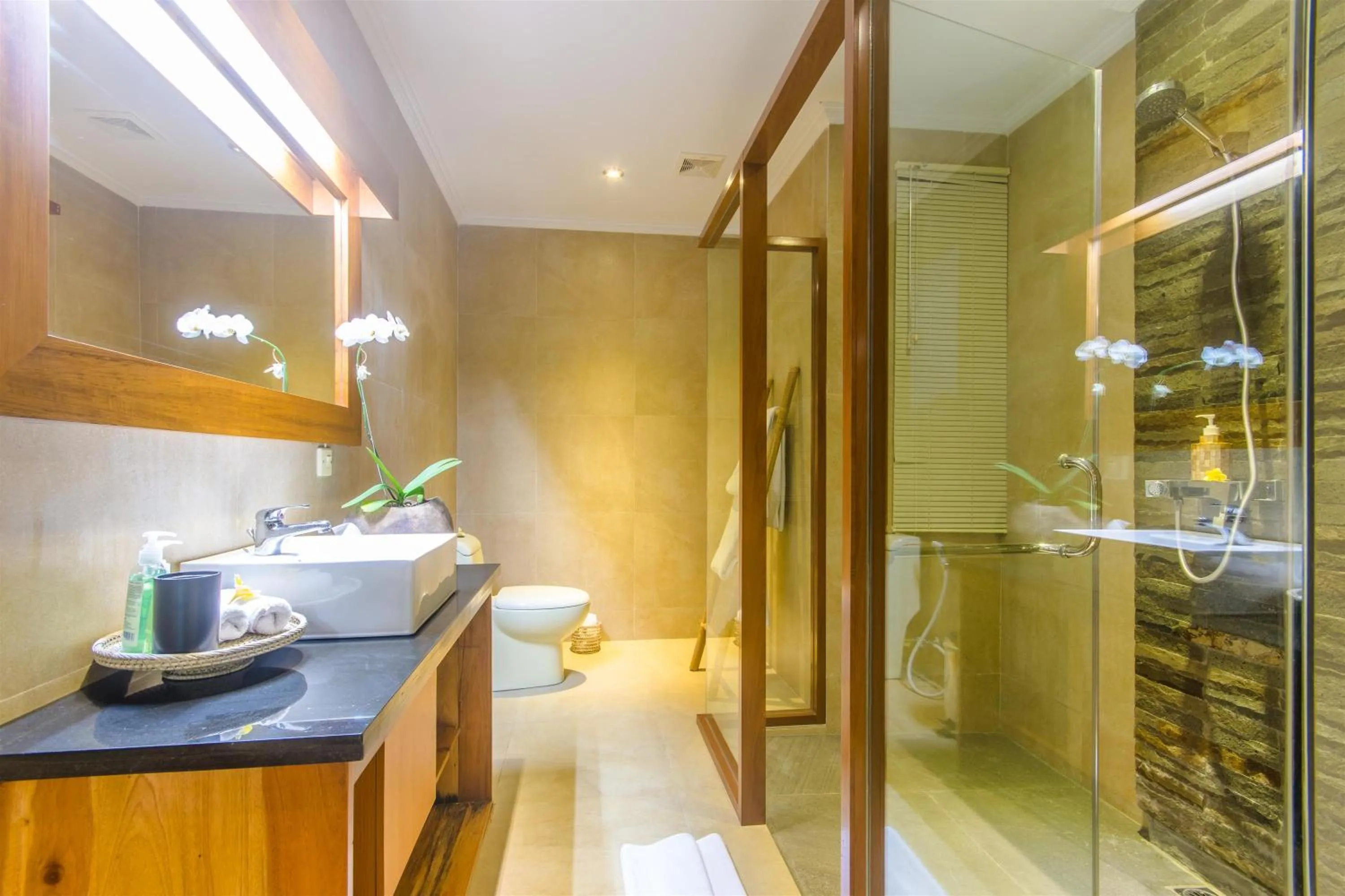 Shower in La-Meli Villas Ubud