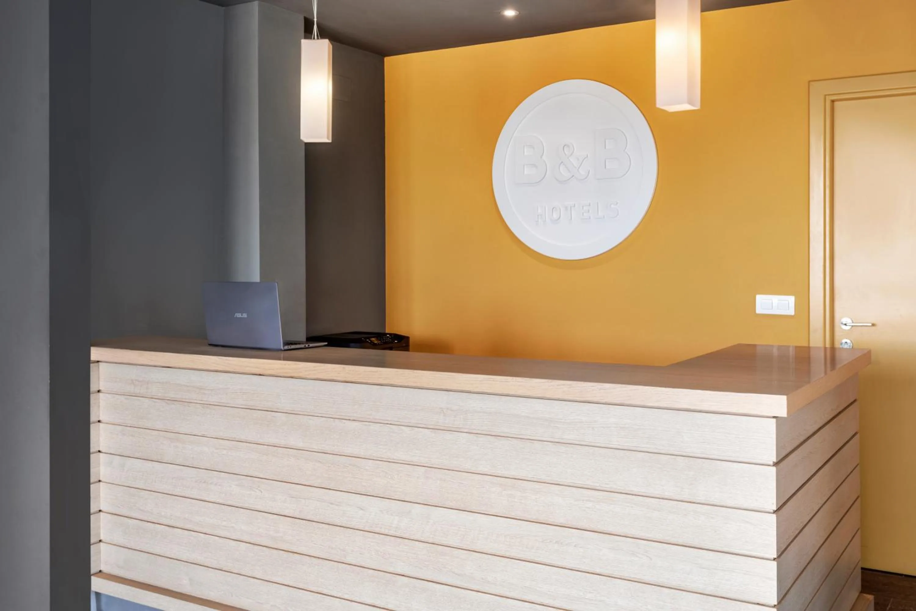 Lobby or reception in Hotel 280 Zaragoza