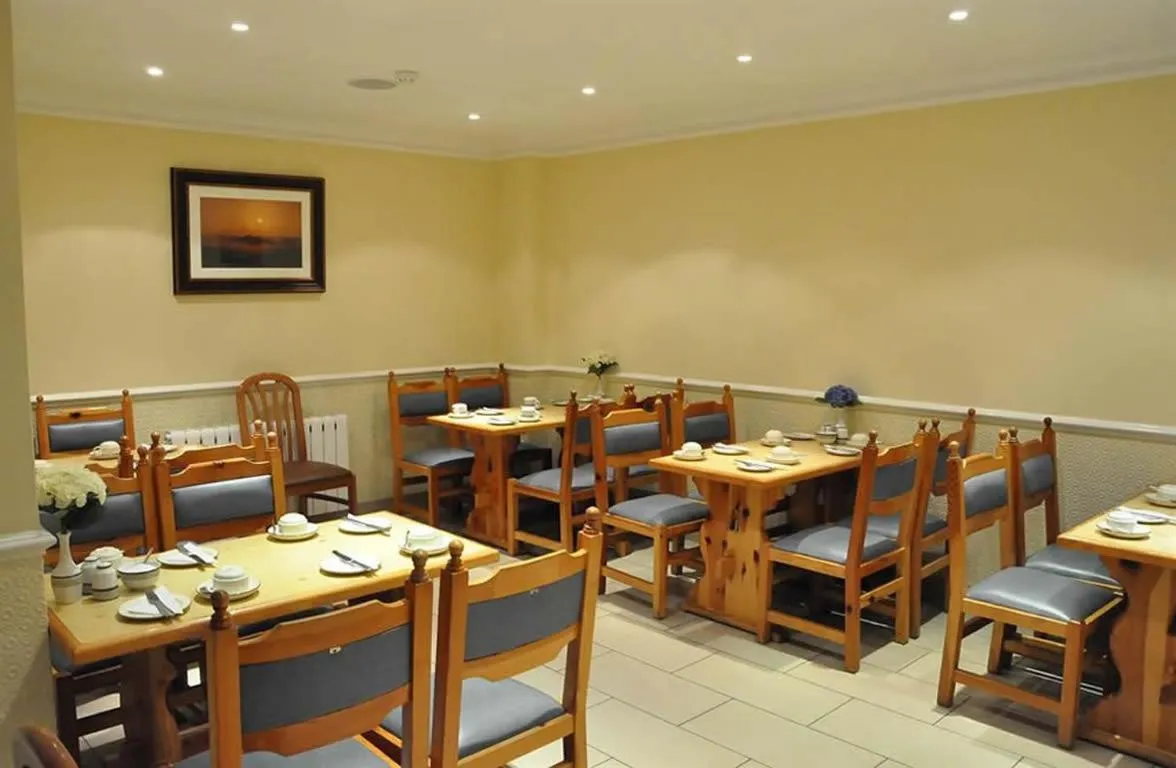 Restaurant/places to eat in Olympic House Hotel