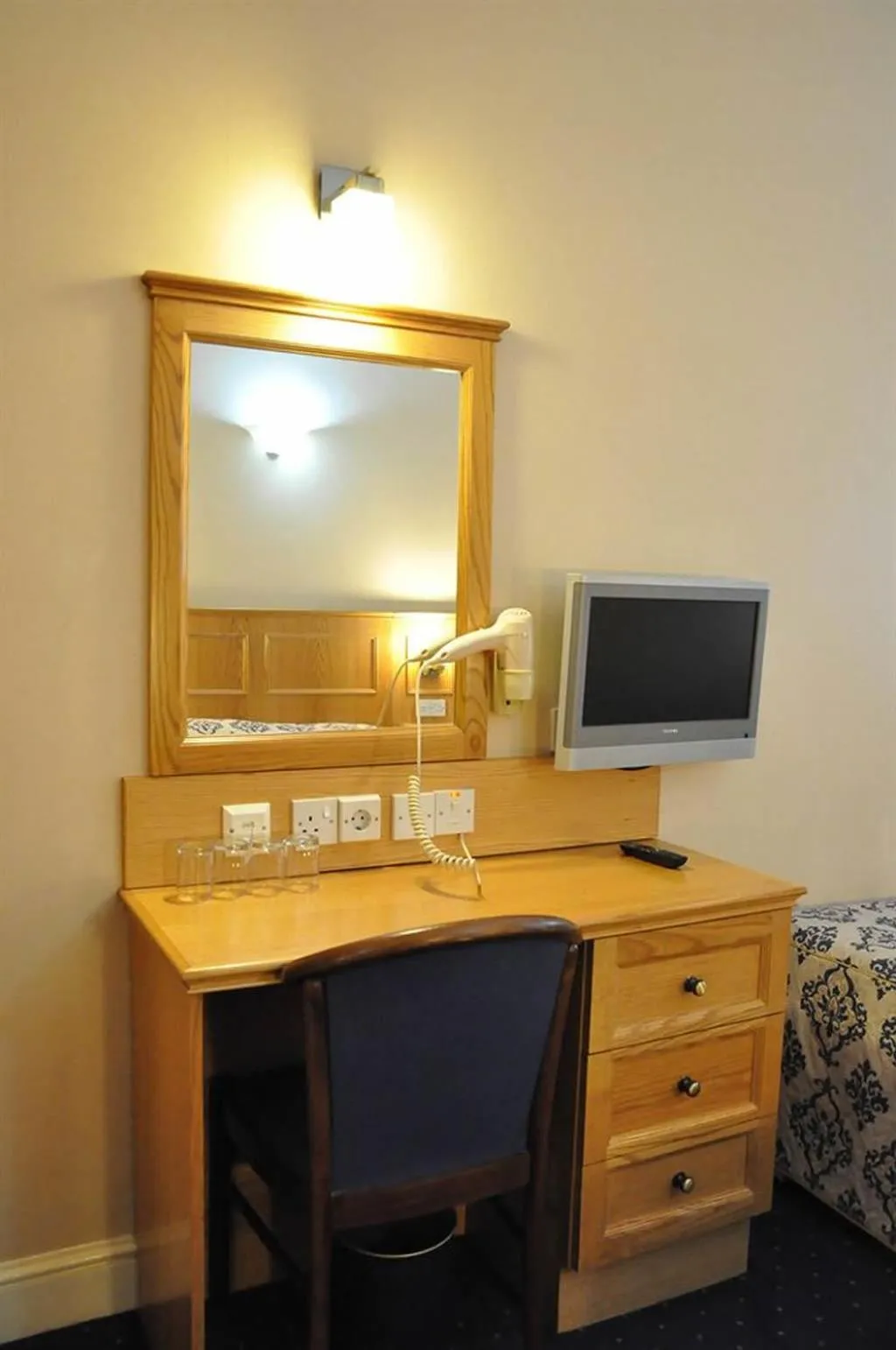 TV and multimedia in Olympic House Hotel