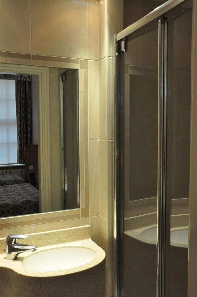 Shower in Olympic House Hotel