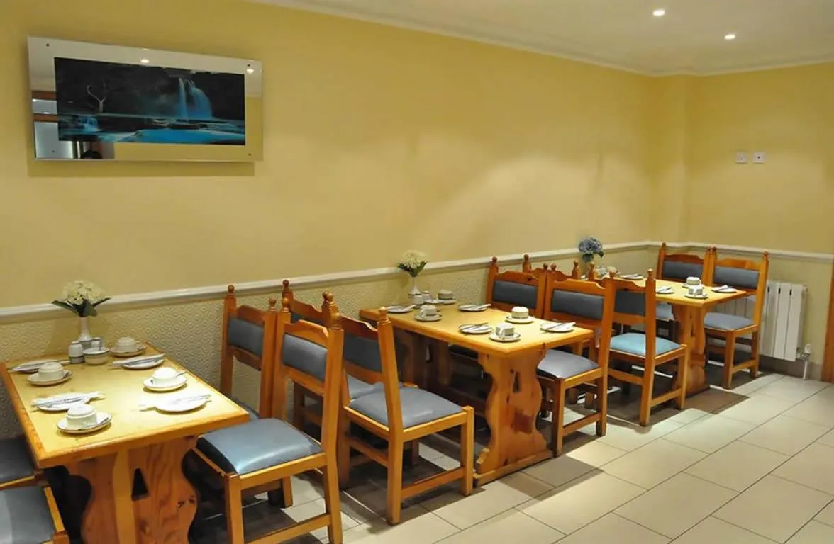 Restaurant/places to eat in Olympic House Hotel