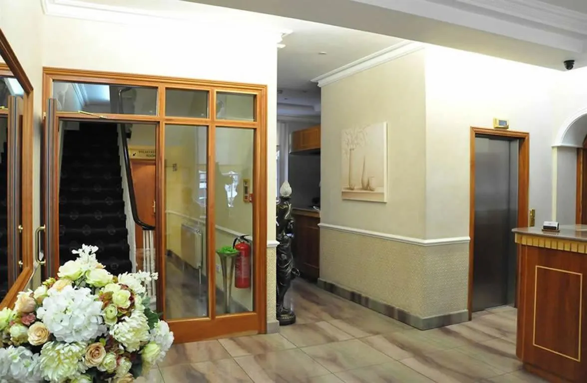 Lobby or reception in Olympic House Hotel