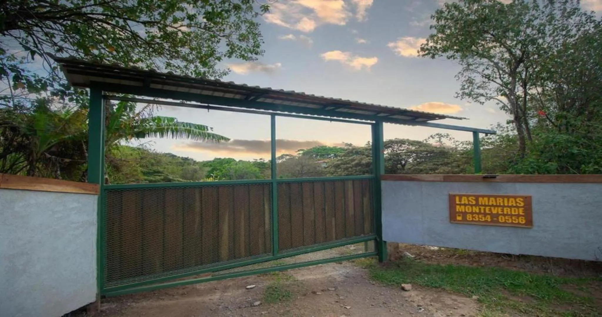 Facade/entrance in Las Marias Monteverde - Mountain View Cottages & Gardens