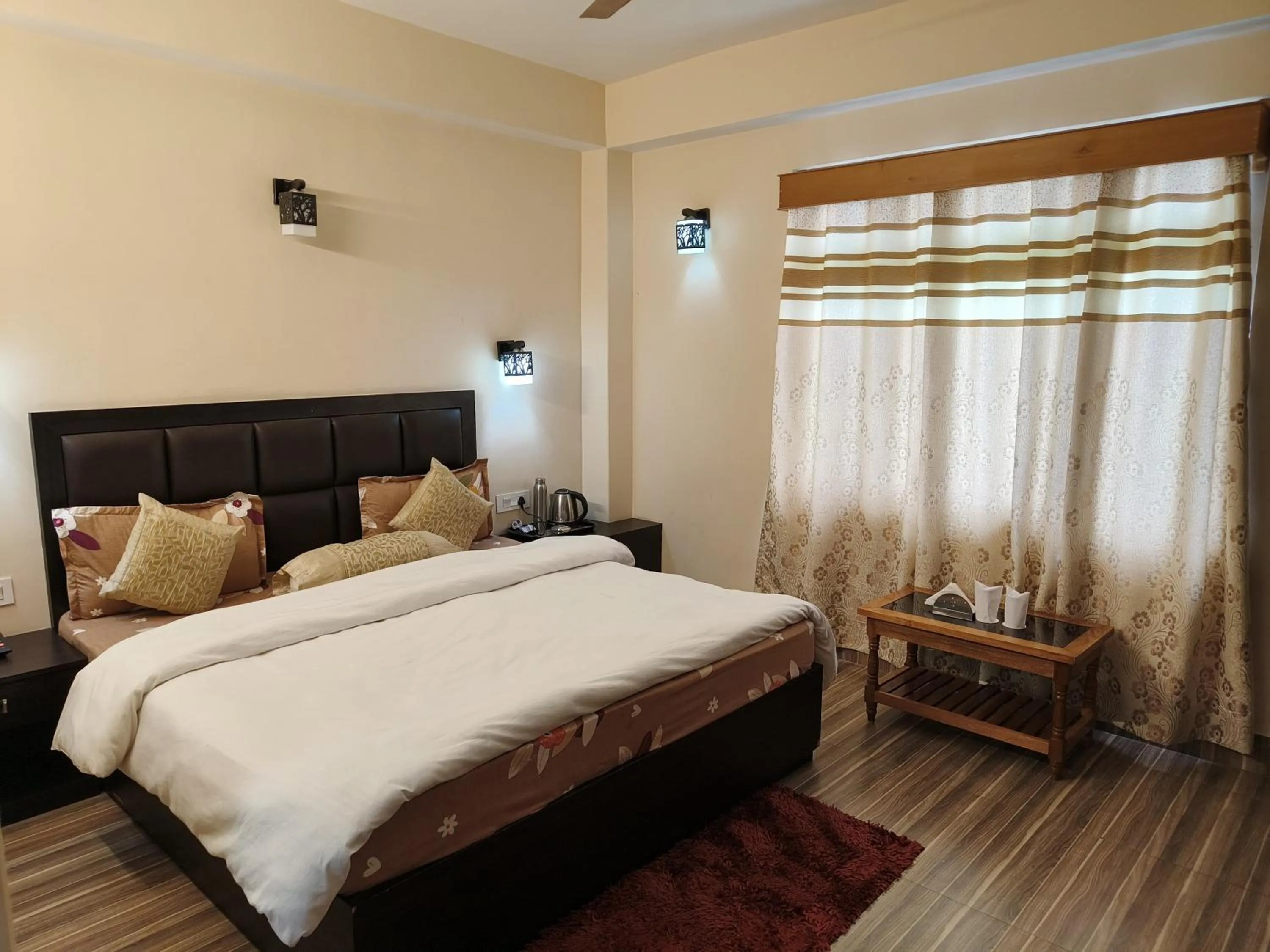 Bed in Hotel Shanti Palace