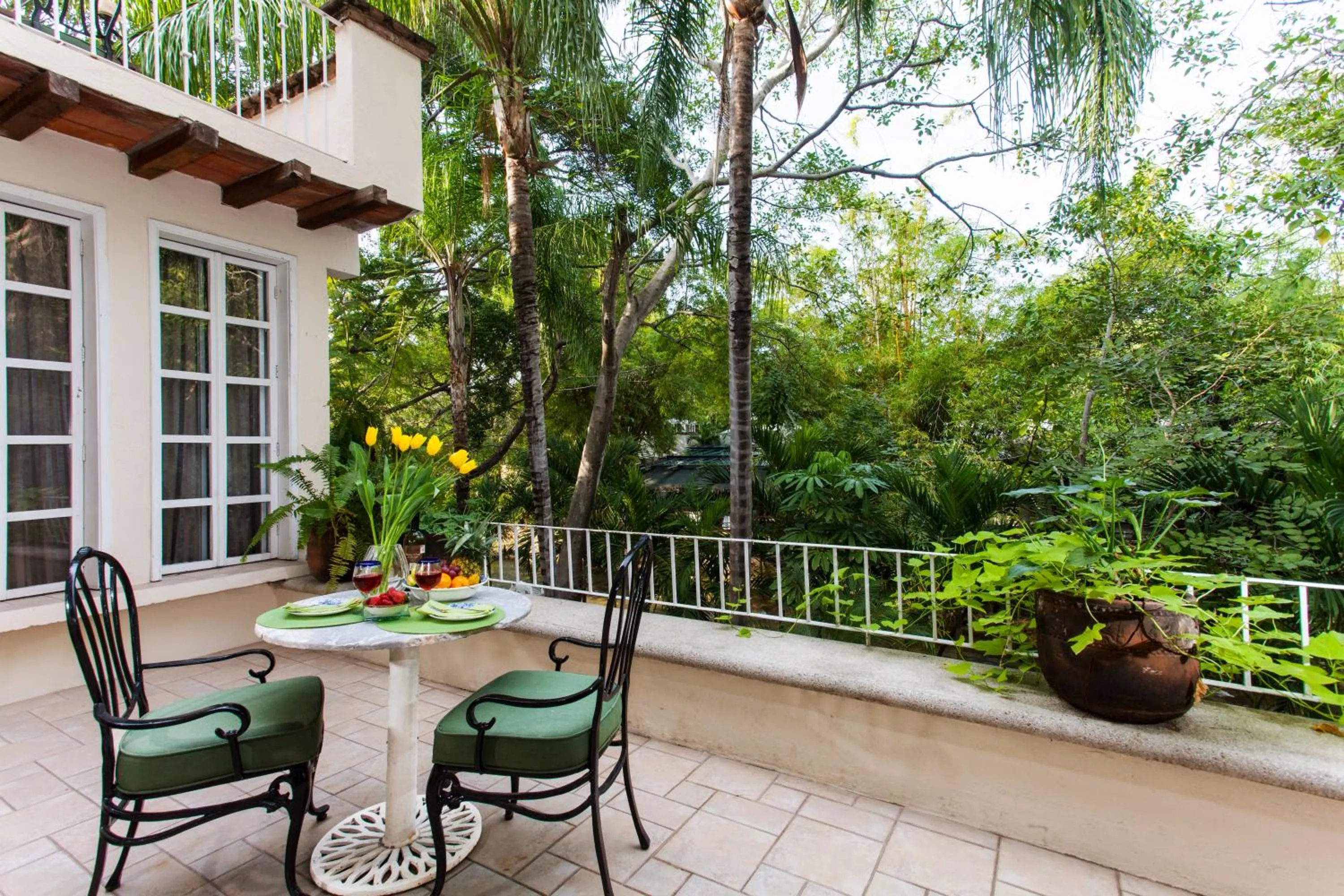 Patio in Garlands Del Rio Riverside Boutique Hotel