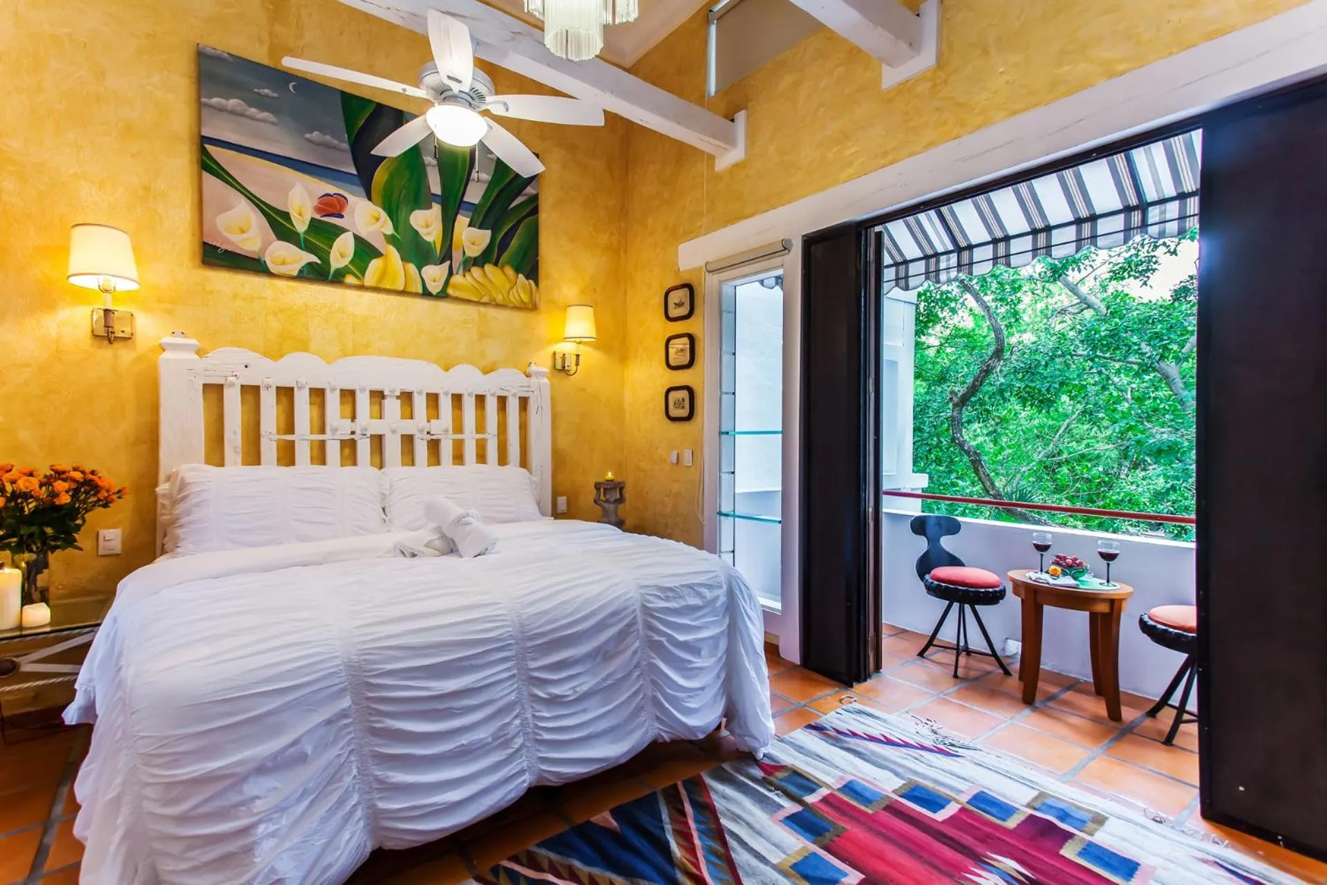 Photo of the whole room, Bed in Garlands Del Rio Riverside Boutique Hotel