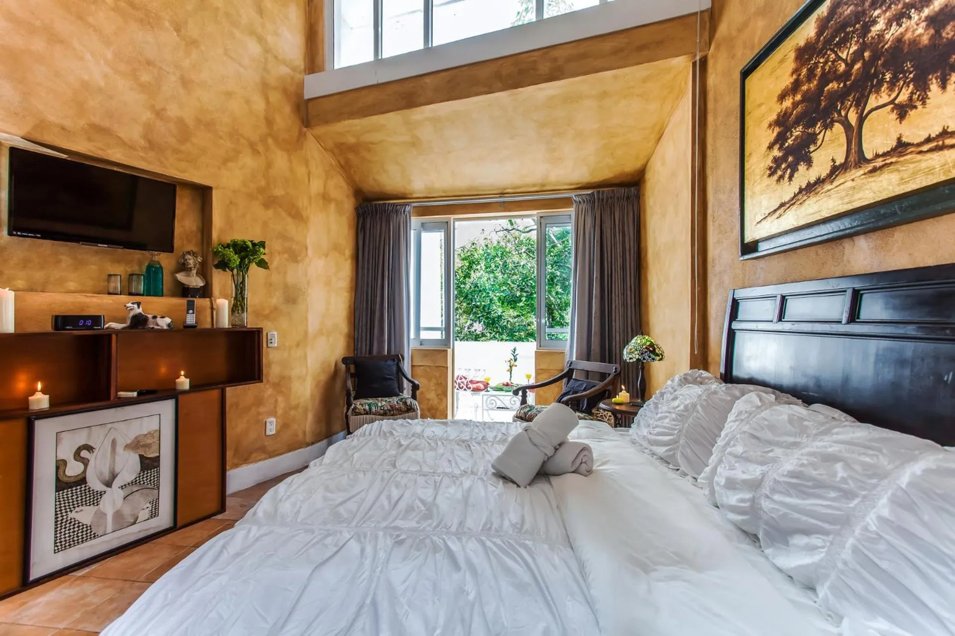 Photo of the whole room, Bed in Garlands Del Rio Riverside Boutique Hotel