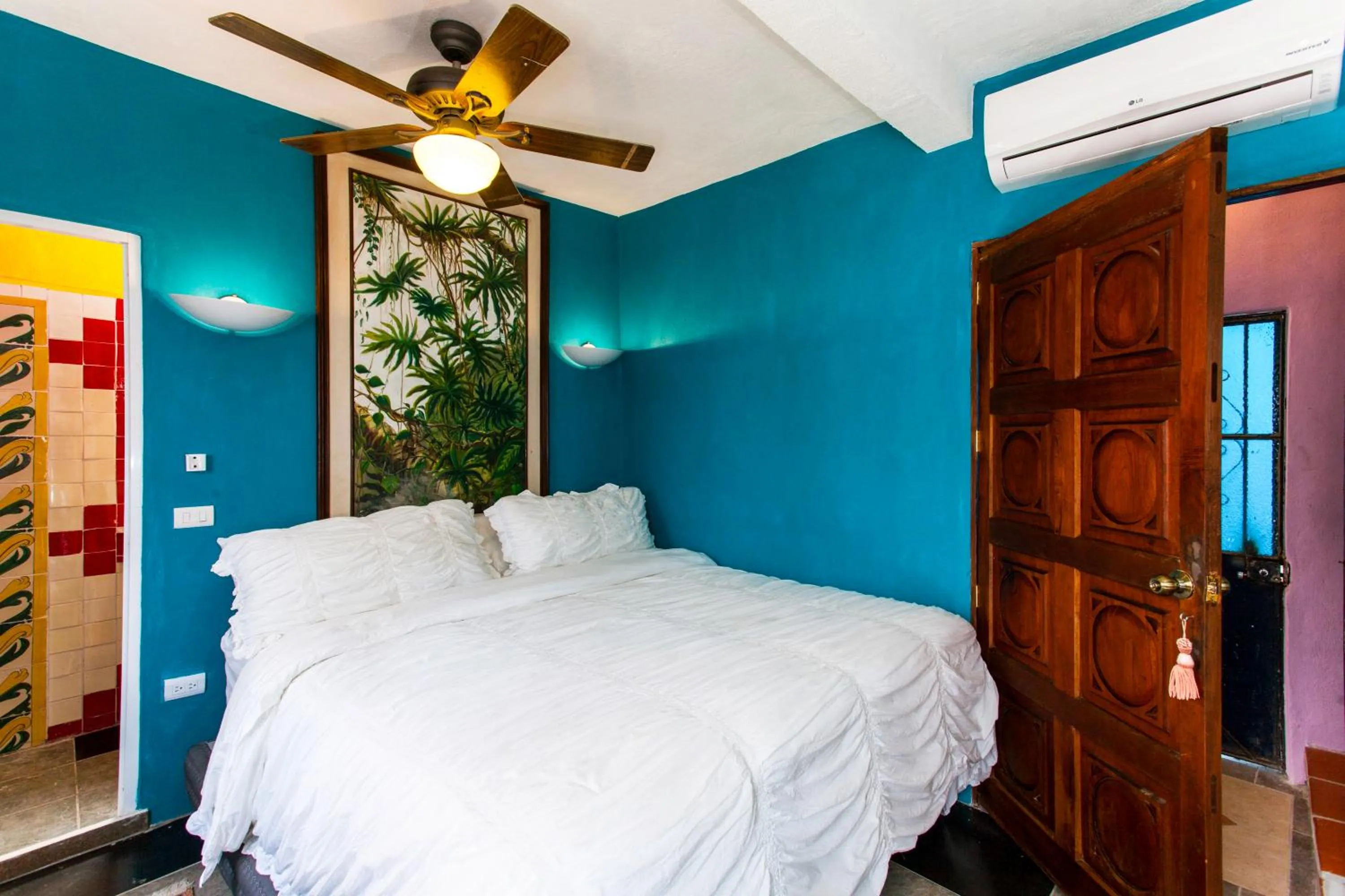 Bed in Garlands Del Rio Riverside Boutique Hotel