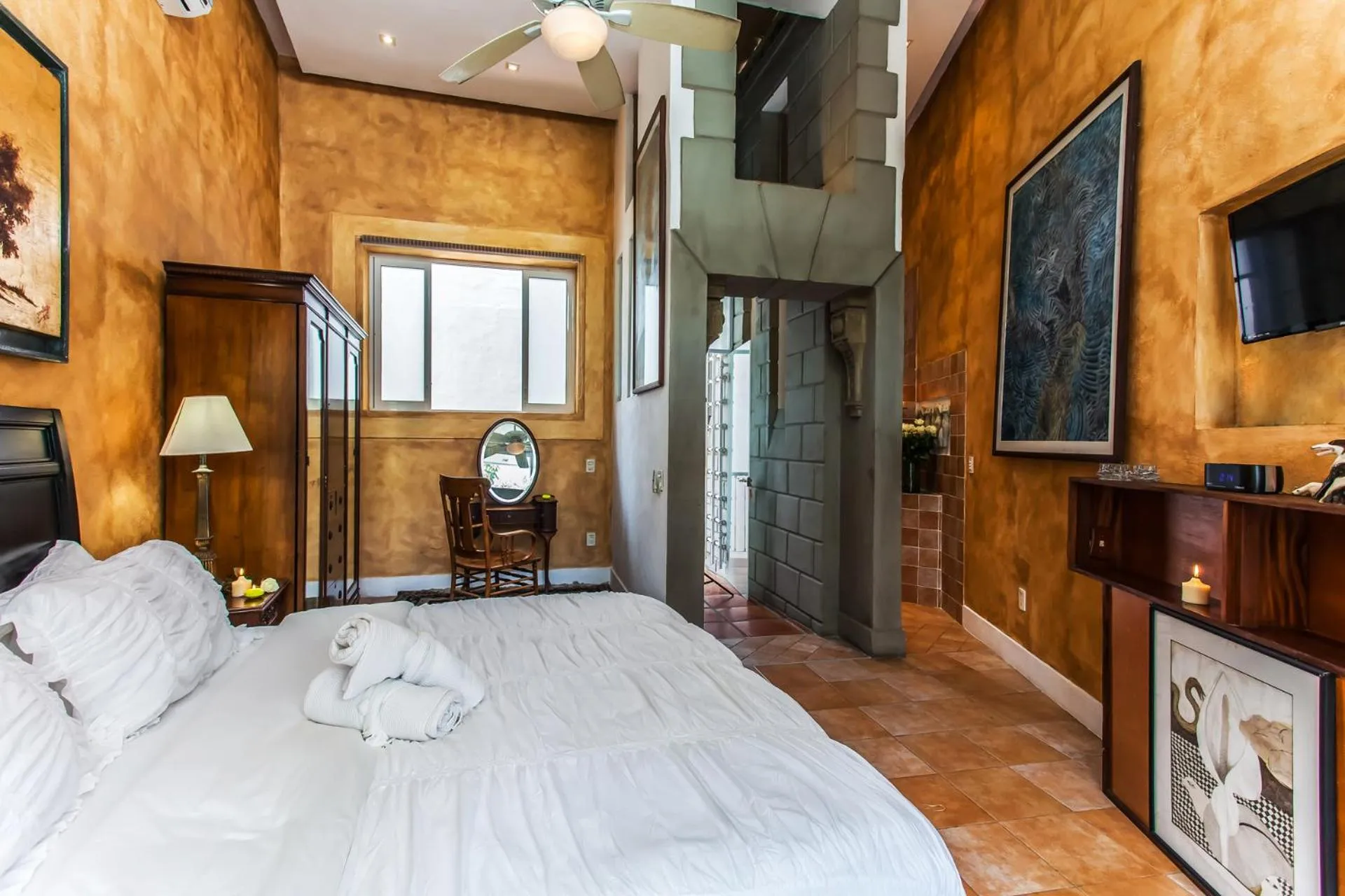 Photo of the whole room, Bed in Garlands Del Rio Riverside Boutique Hotel